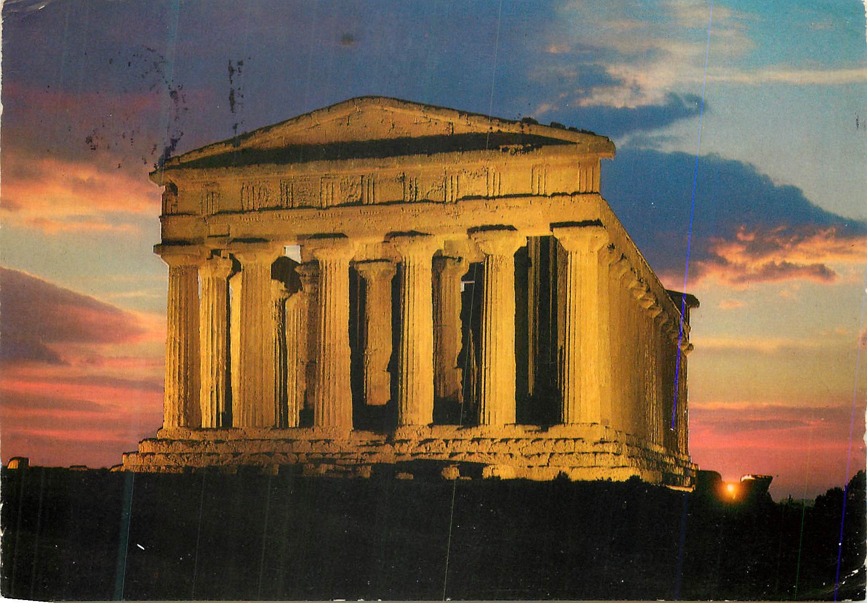 CPM Agrigento Le temple de la Concorde illuminee par les reflecteurs au coucher du soleil 