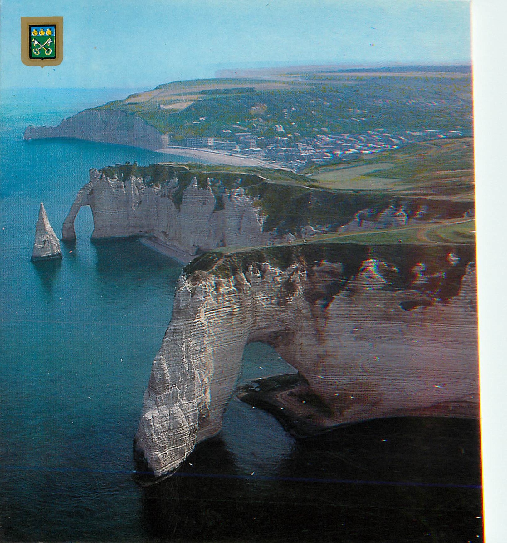CPM Etretat Seine Maritime Normandie France Vue generale sur les falaises avec la Porte d Aval 