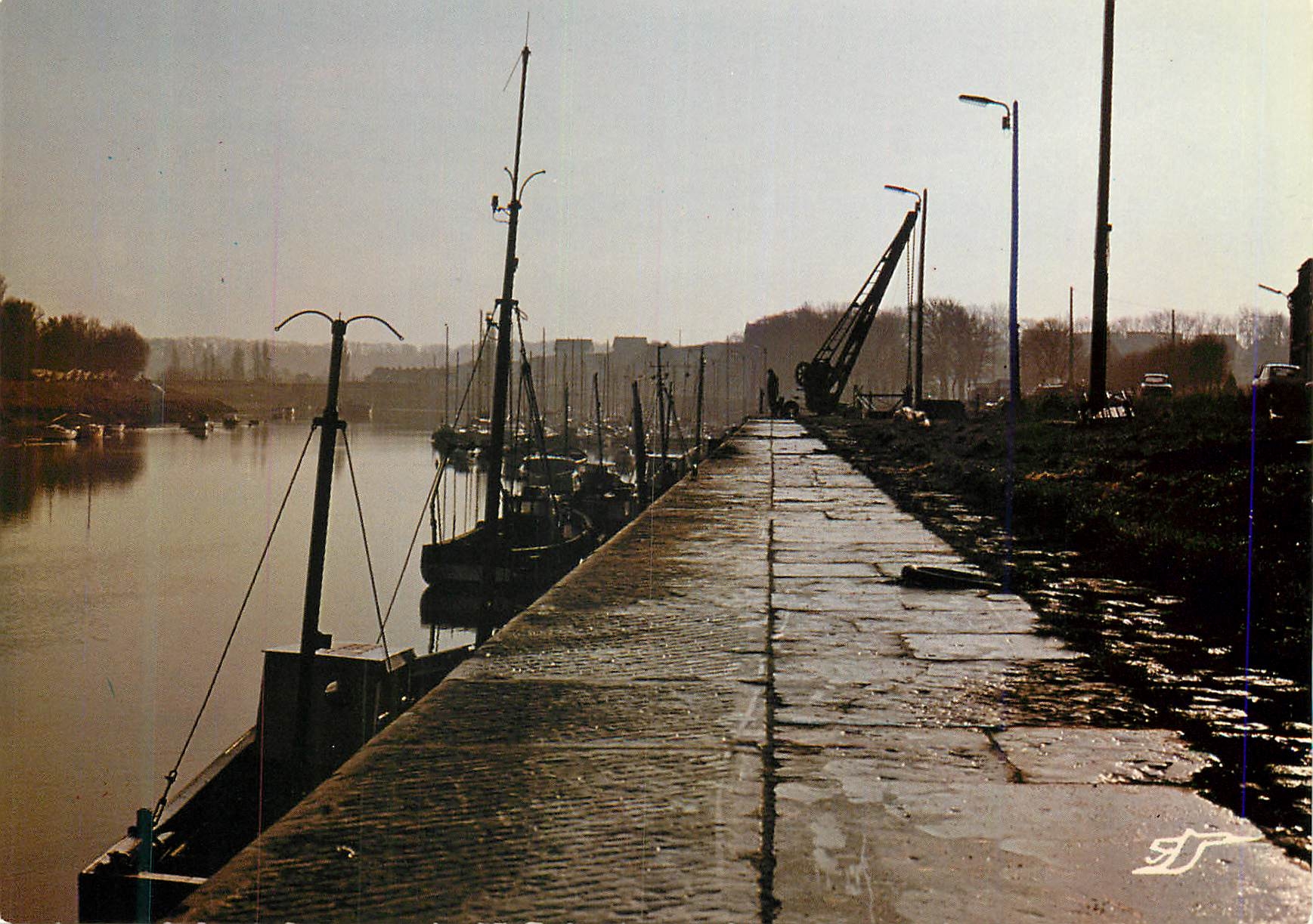 CPM Saint Valery Somme Le Quai apres la pluie 