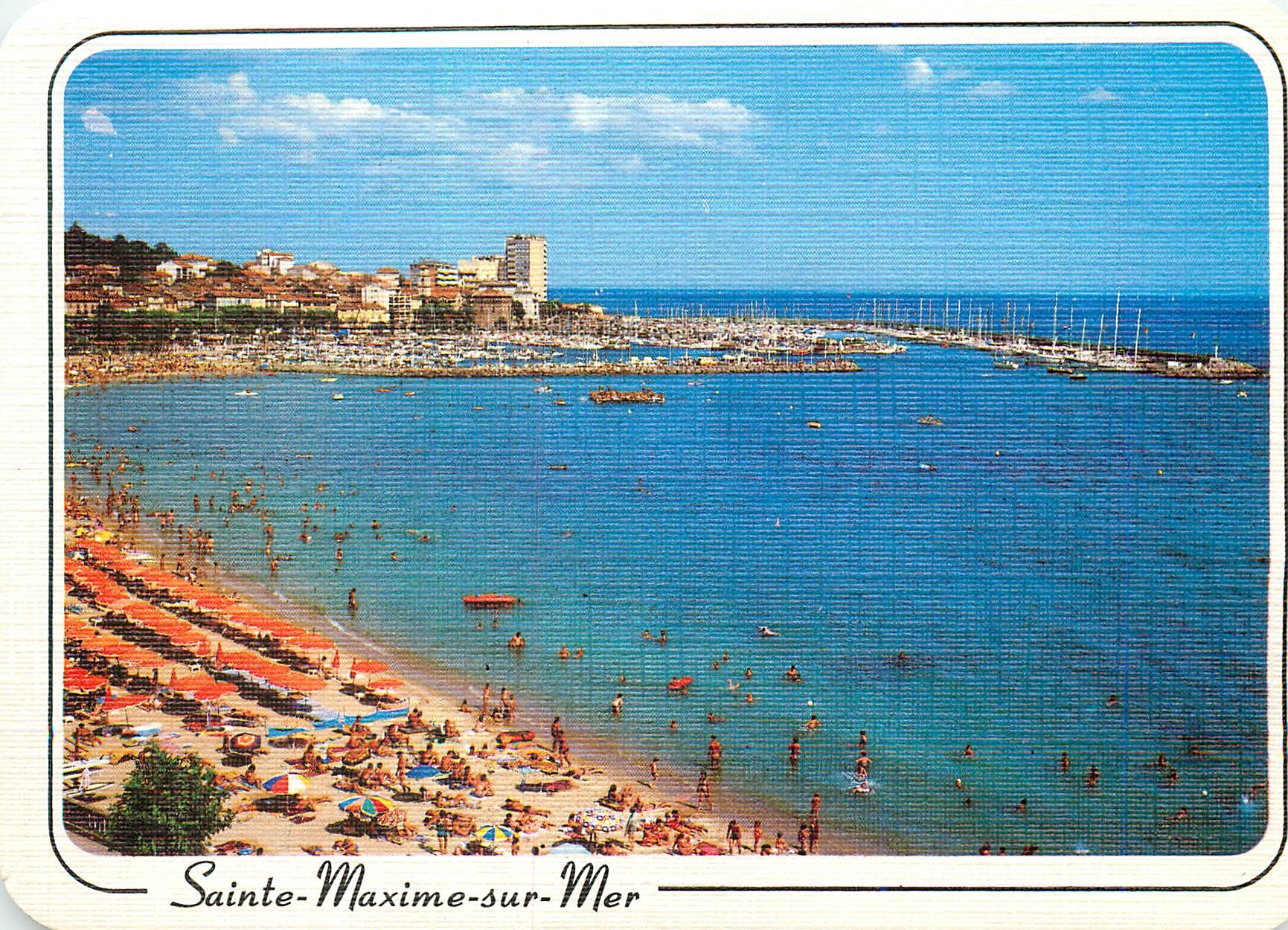 CPM Sainte Maxime sur Mer Var Un coin de la plage et le port 