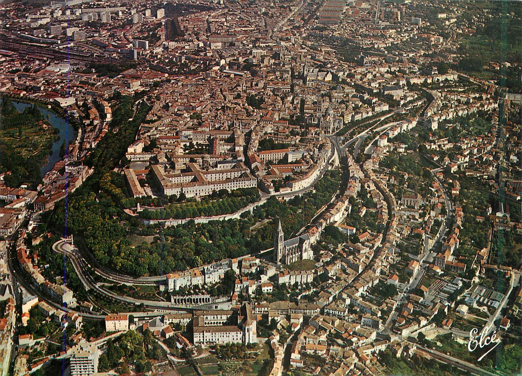 Angoulême — Vue générale de la Ville avec ses Remparts — Éditeur Elcée, N° 5074