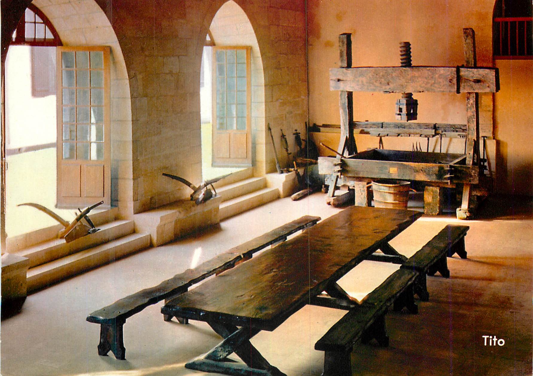 CPM Saint Emilion Gironde Salle du Syndicat d Initiative Ancienne table du refectoire des moines 