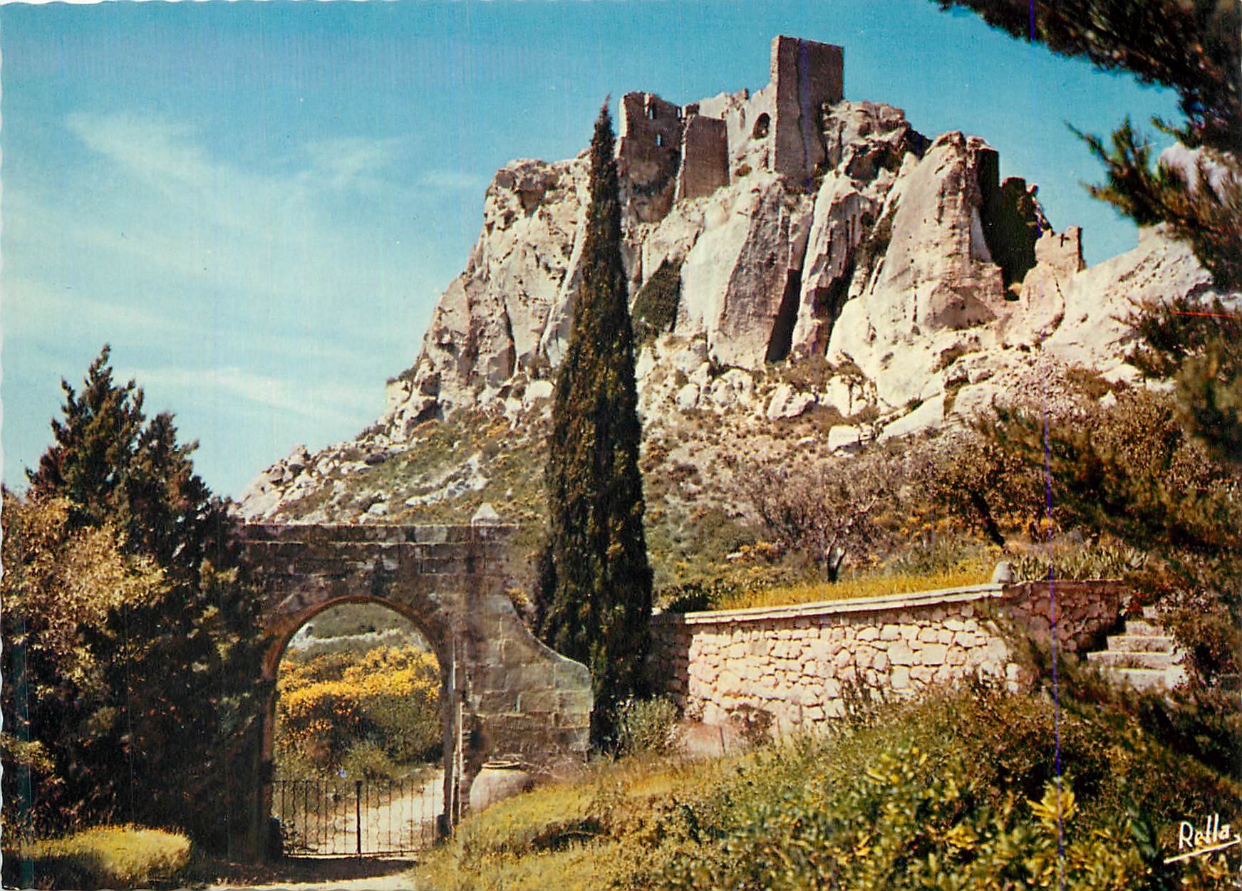 CPM Les Baux B du R Les ruines du Chateau Feodal 