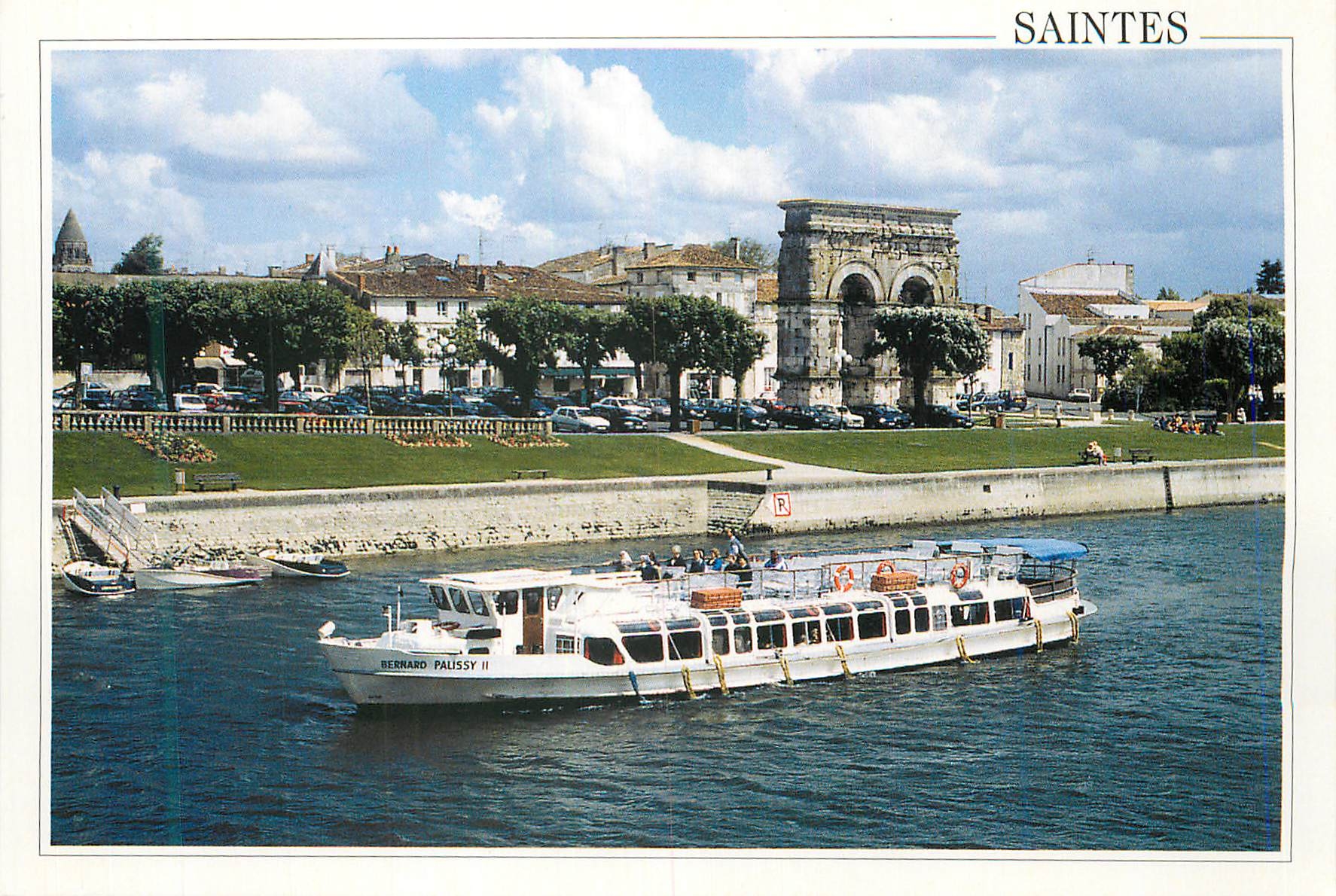 CPM Saintes Le bateau Bernard Palissy devant l Arc de Triomphe gallo romain 