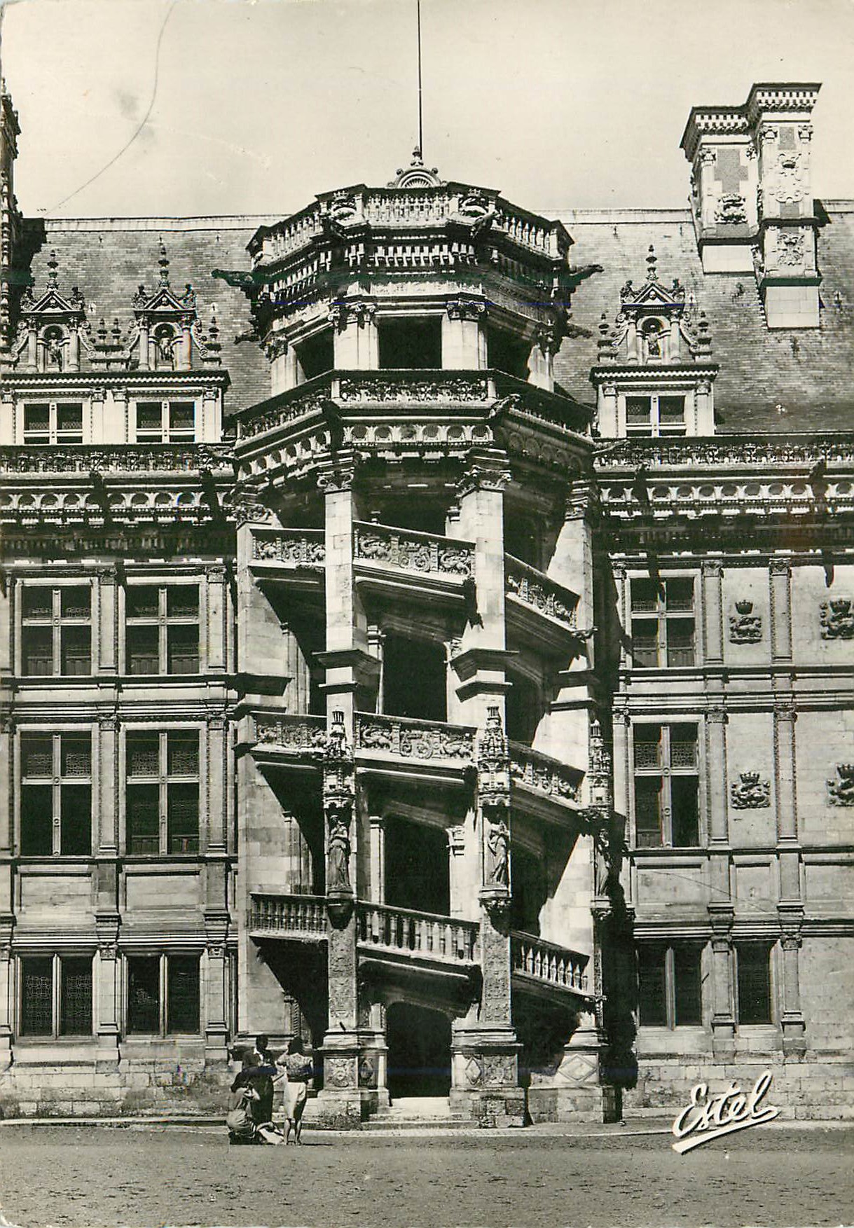 CPM Chateau de Blois L Escalier d honneur de l aile Francois Ier 