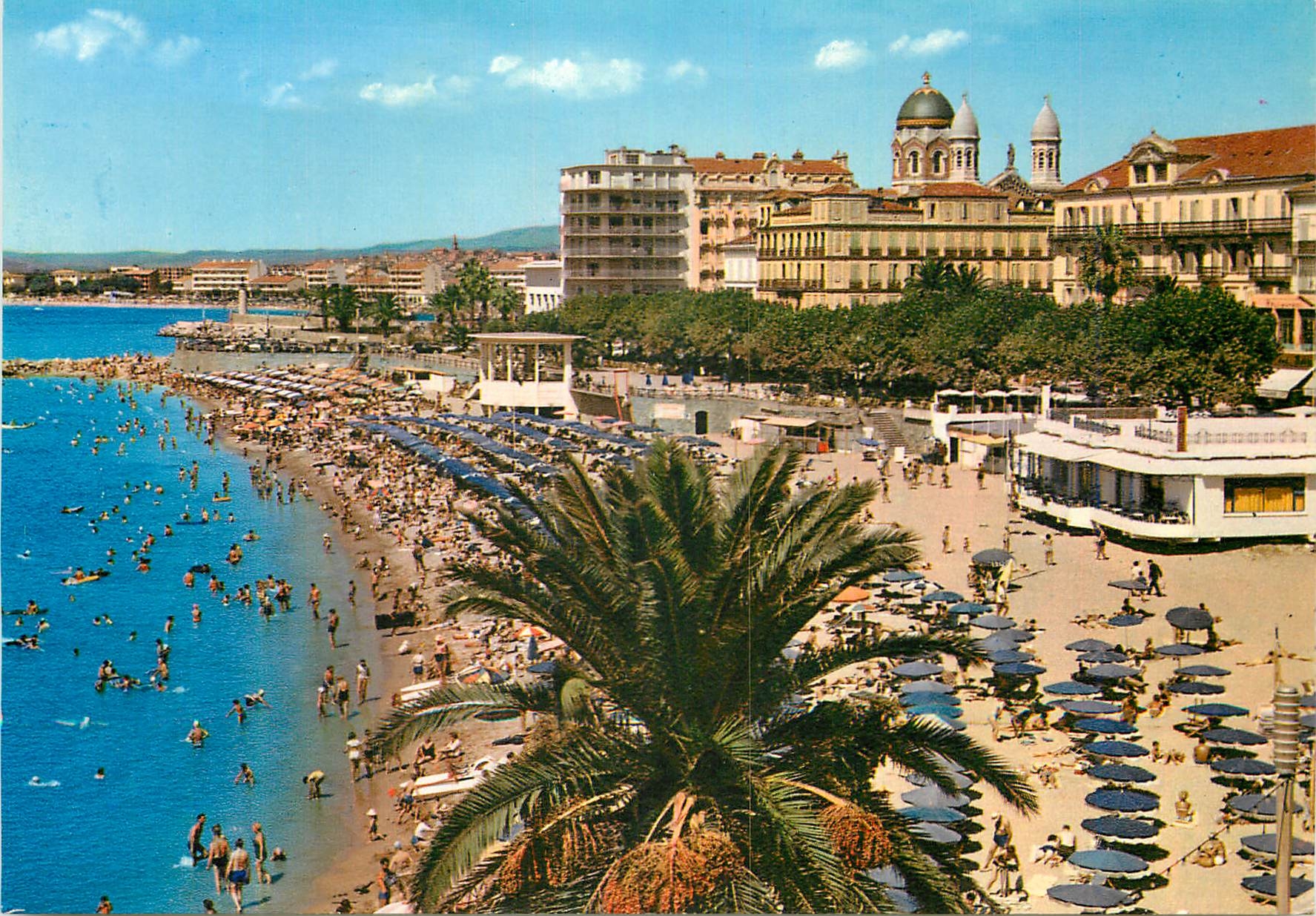 CPM Saint Raphael Var Vue generale sur la plage et la Terrasse des Bains 