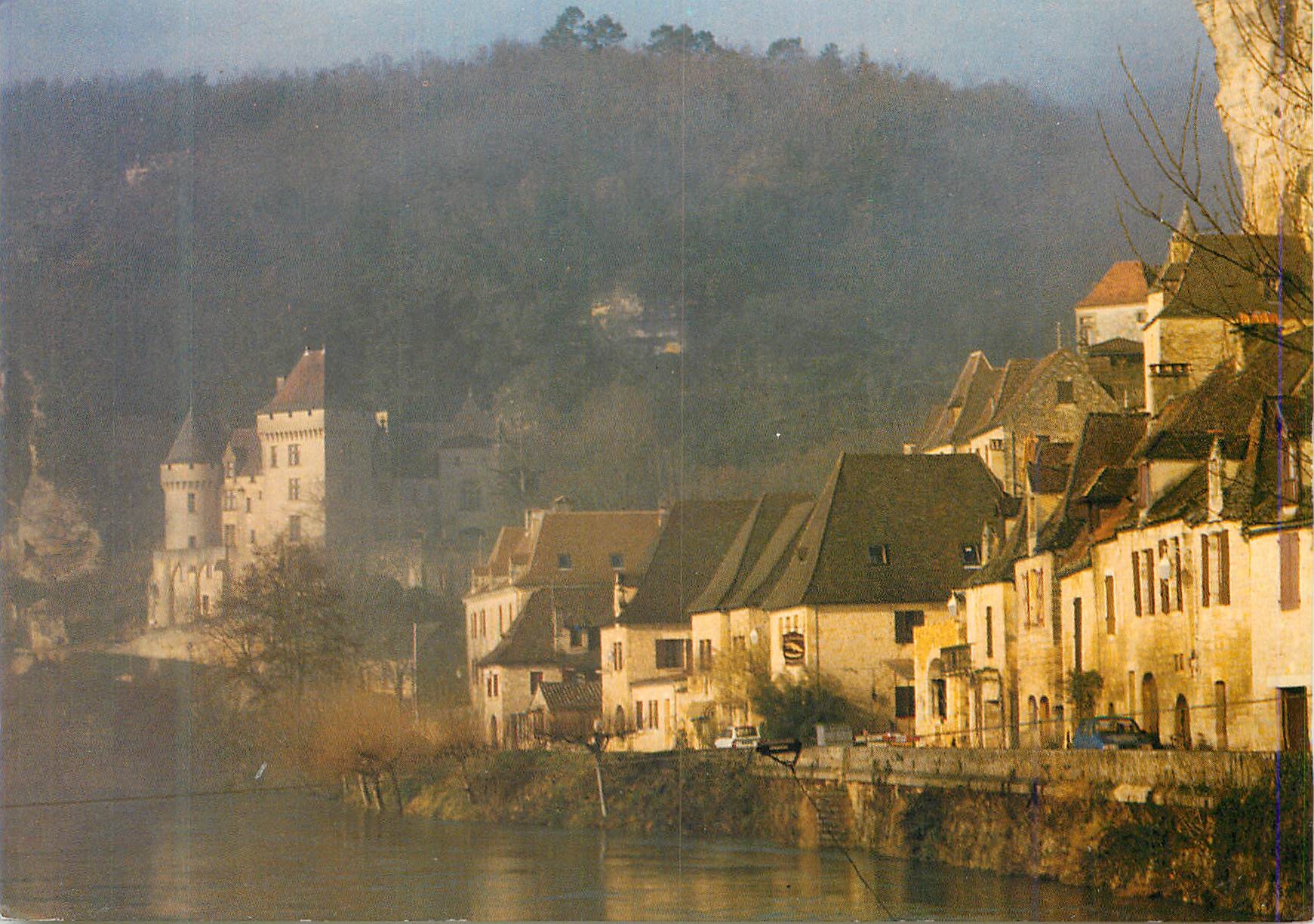 La Roque-Gageac — village stacked along the Dordogne, protected by the Château de la Malartrie — (R.B.) IN'ÉDITE, b.p. 1528 87020 Limoges