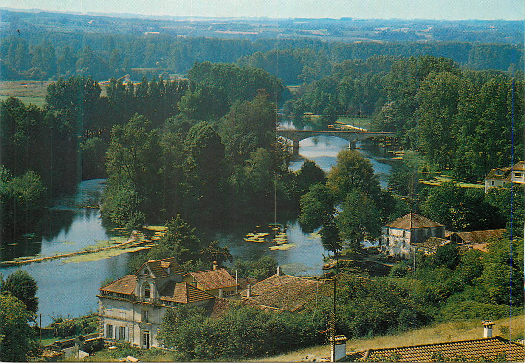 CPM Environs de Chateauneuf sur Charente Saint Simeux Charente Vue d ensemble sur la Charente et le Pont 