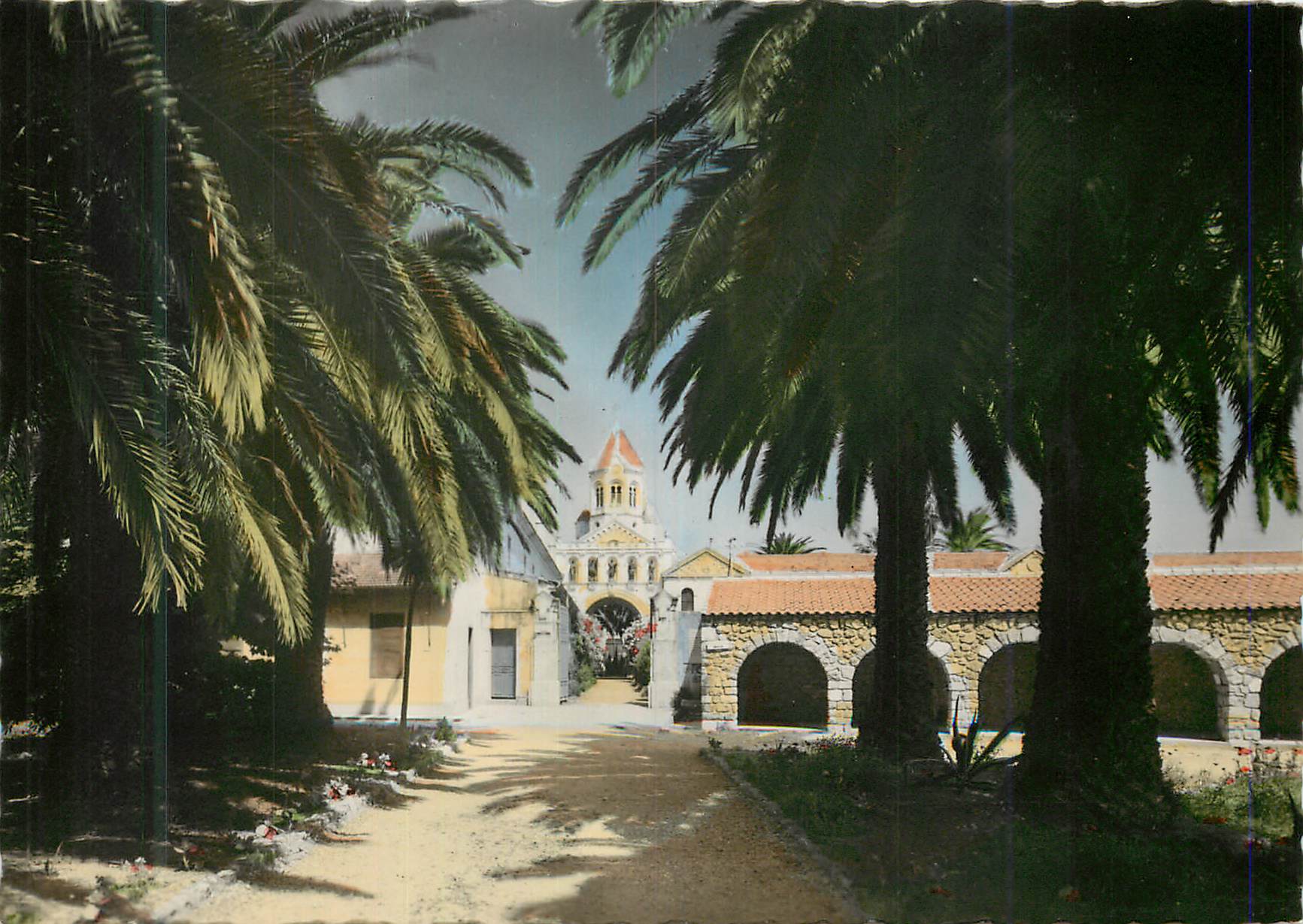 CPM Abbaye Notre Dame de Lerins Ile de Saint Honorat AM Entree du Monastere 