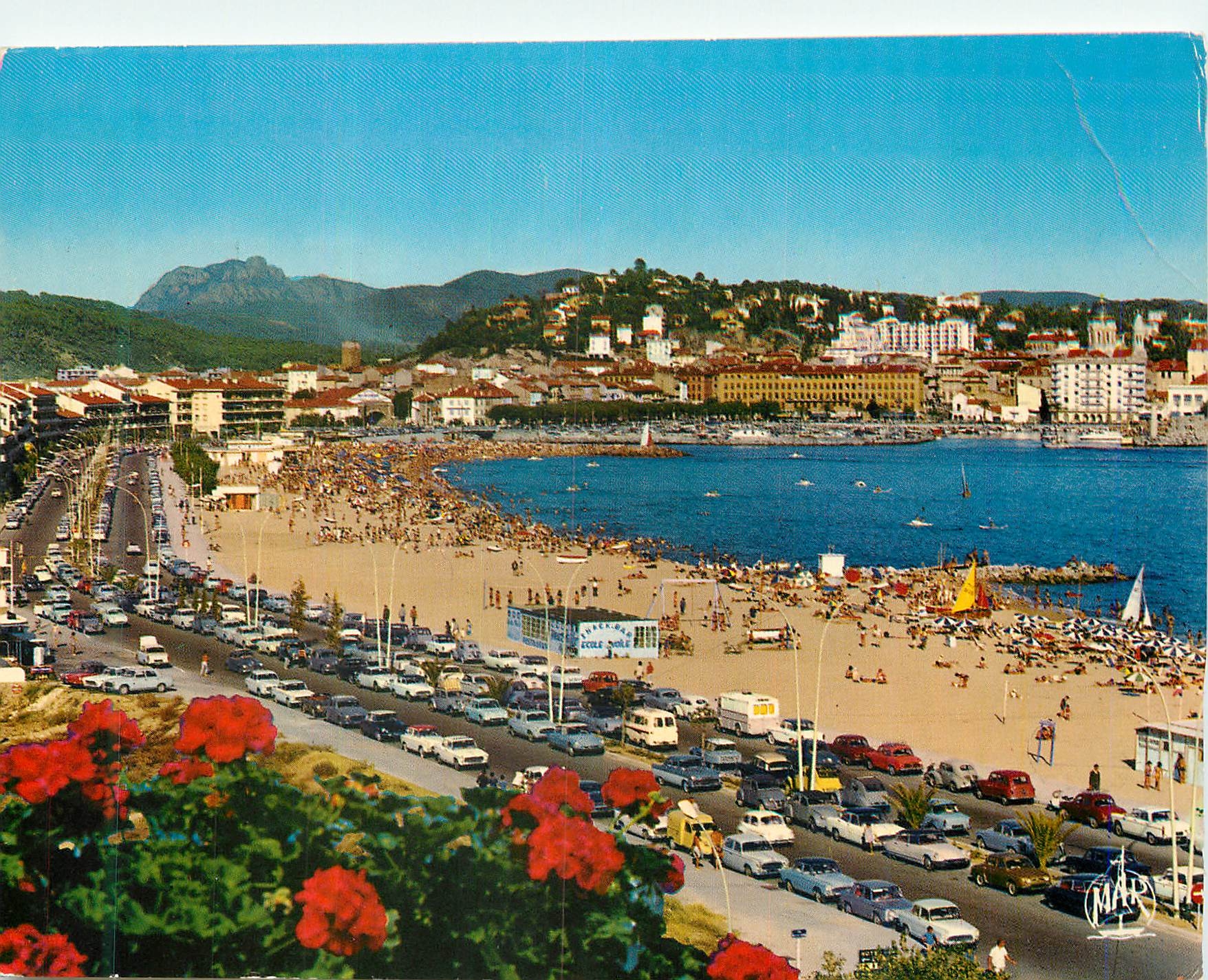 CPM La Cote d Azur Frejus Plage Var Le Boulevard de la Liberation 