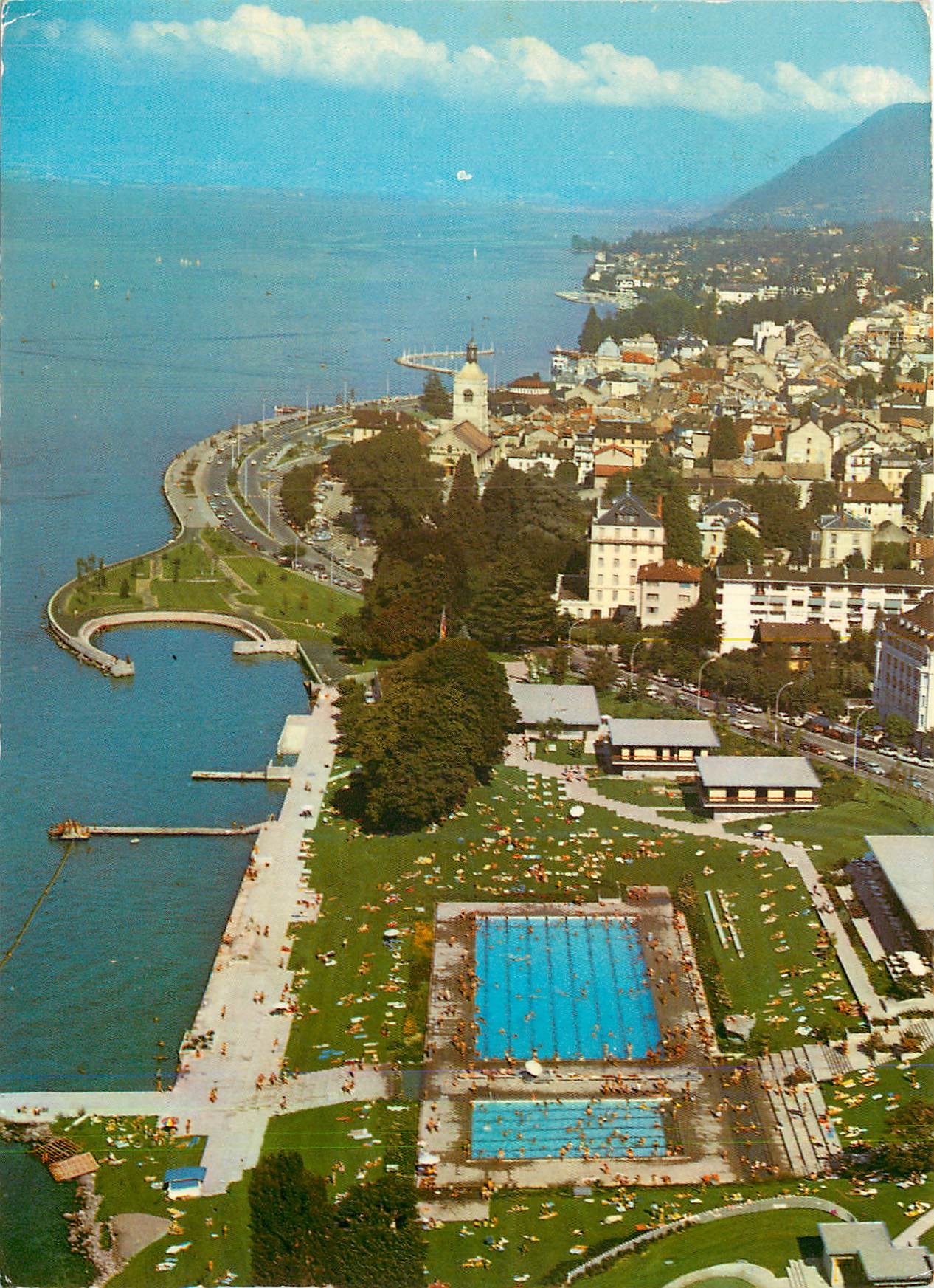 Évian-les-Bains — Les bords du Léman et la ville; au premier plan, le centre nautique (M. Novarina, architecte) — Éditions J. Cellard