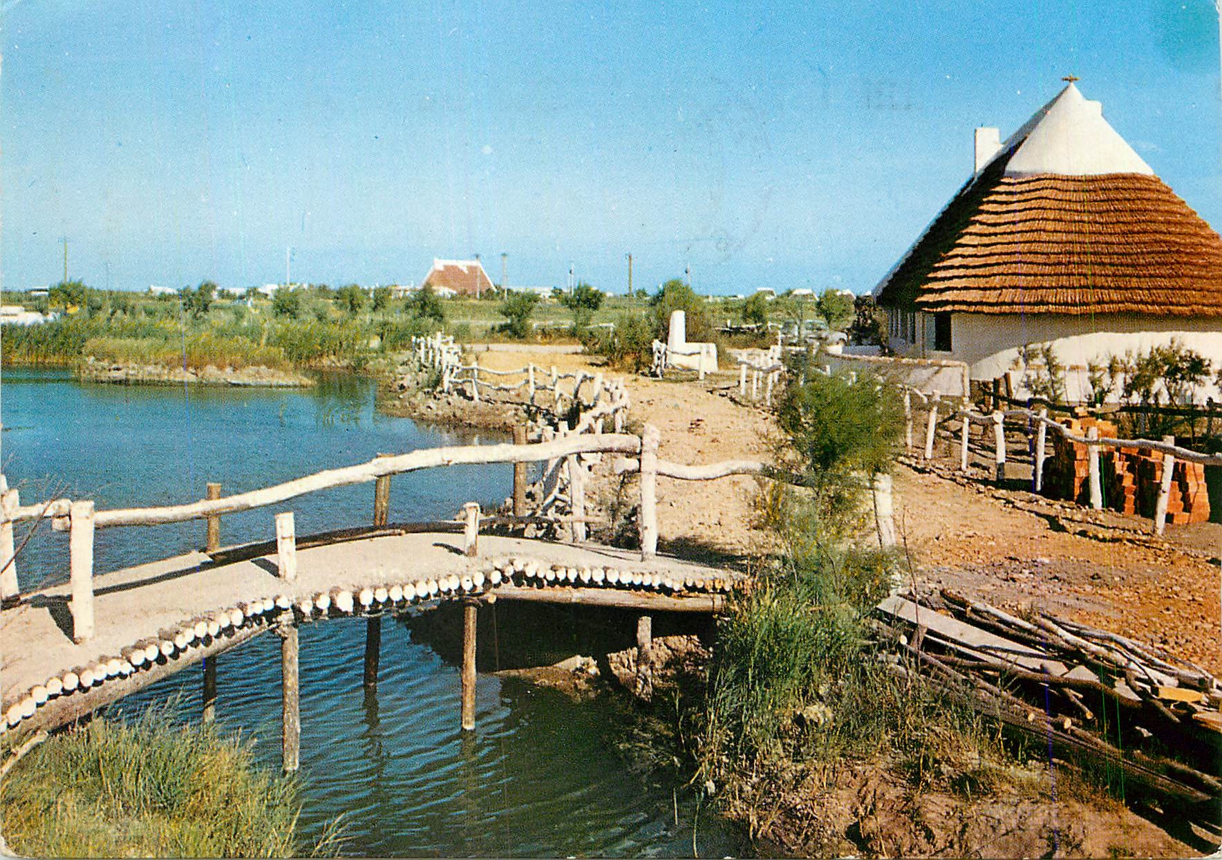 Camargue — Pont de bois sur une roubine — Carrefour Historique