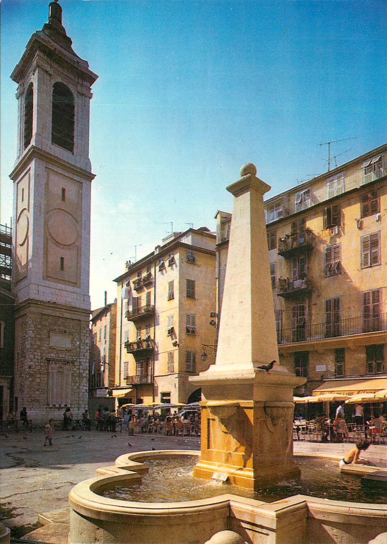 CPM Nice Alpes Maritimes Dans le vieux Nice la Place et L Eglise Saitne Reparate 