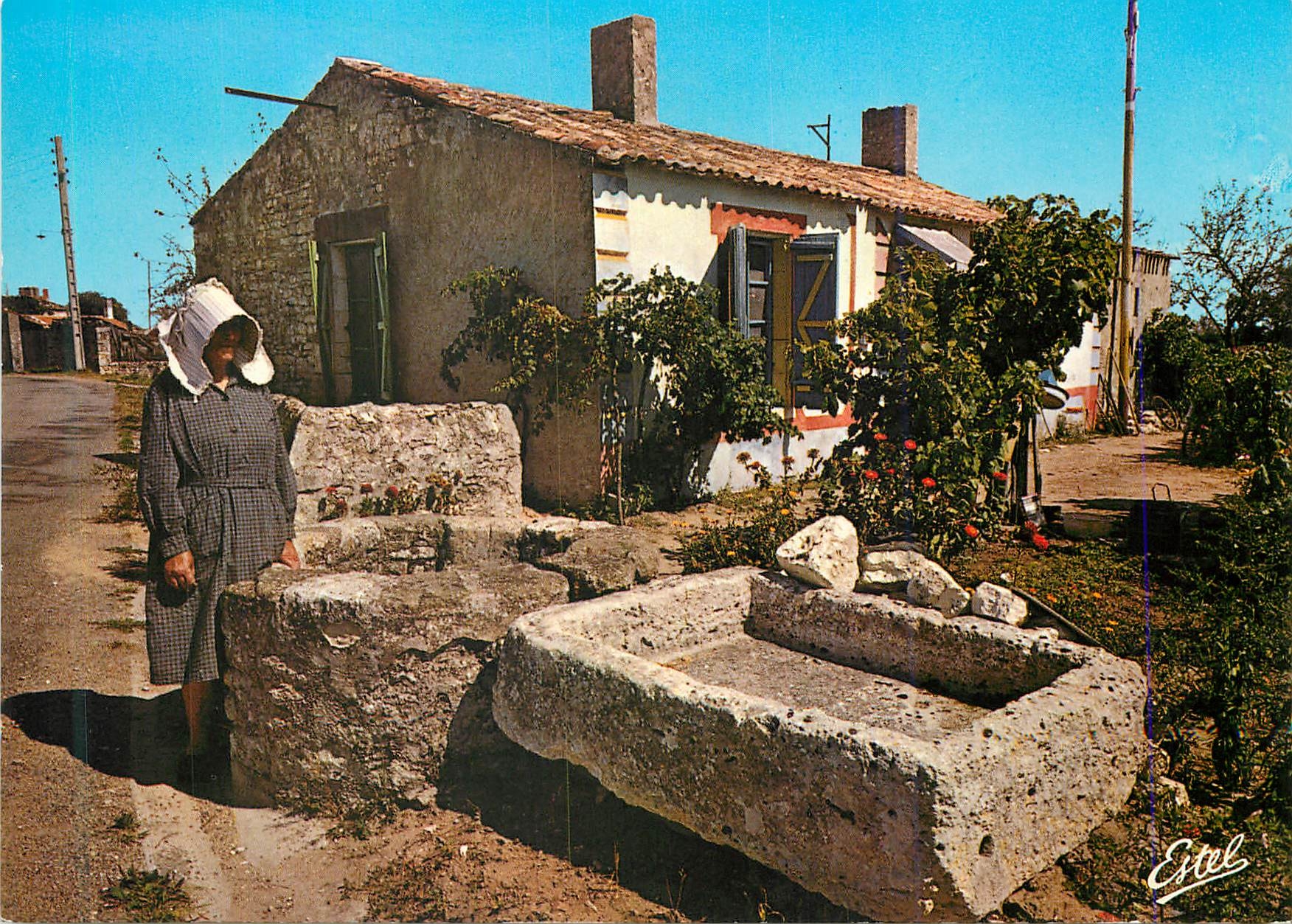 CPM La Cote Atlantique La grand mere au puits 
