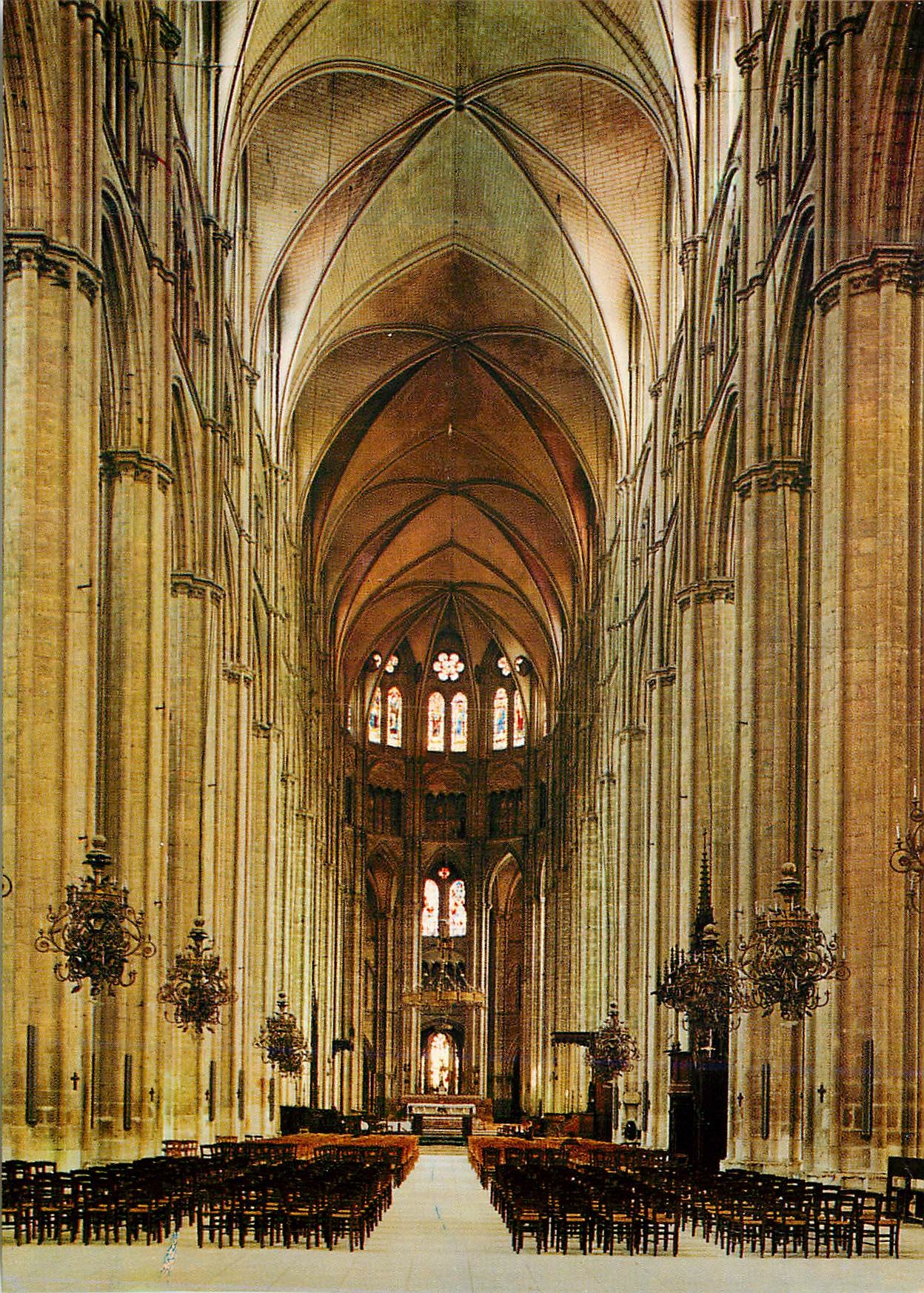 CPM Bourges Cher La Cathedrale St Etienne La Nef 