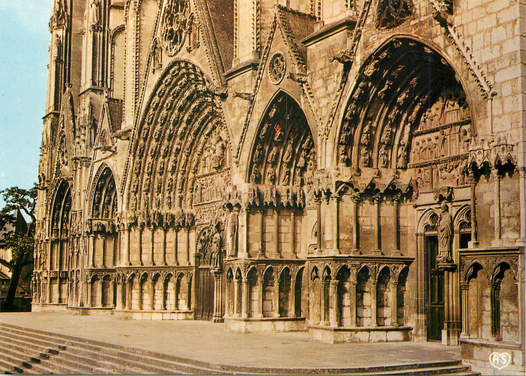 CPM Bourges Cher La Cathedrale Saint Etienne Les Cinq Portails 