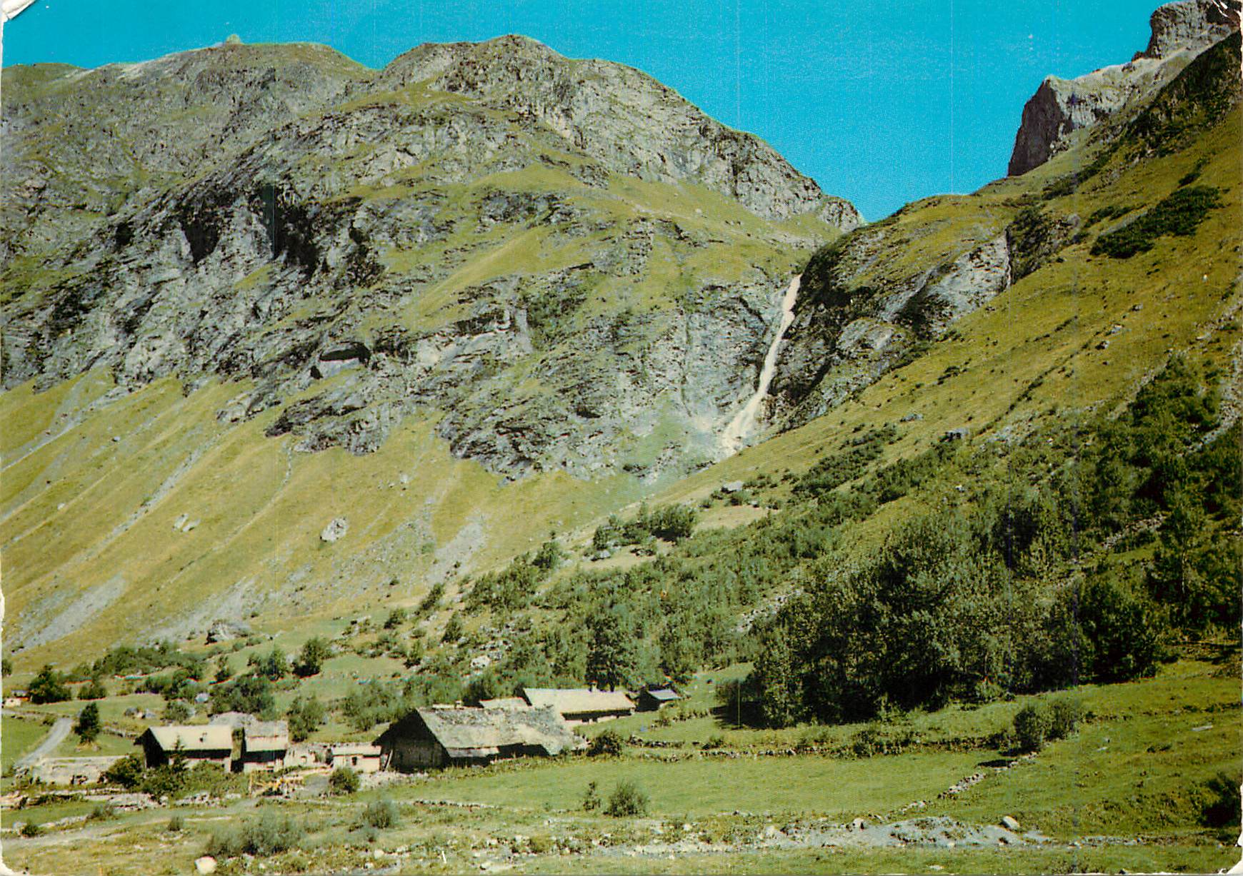 CPM En Tarentaise Savoie Champagny en Vanoise Ete Hiver Village et Cascade du Laisonnay 
