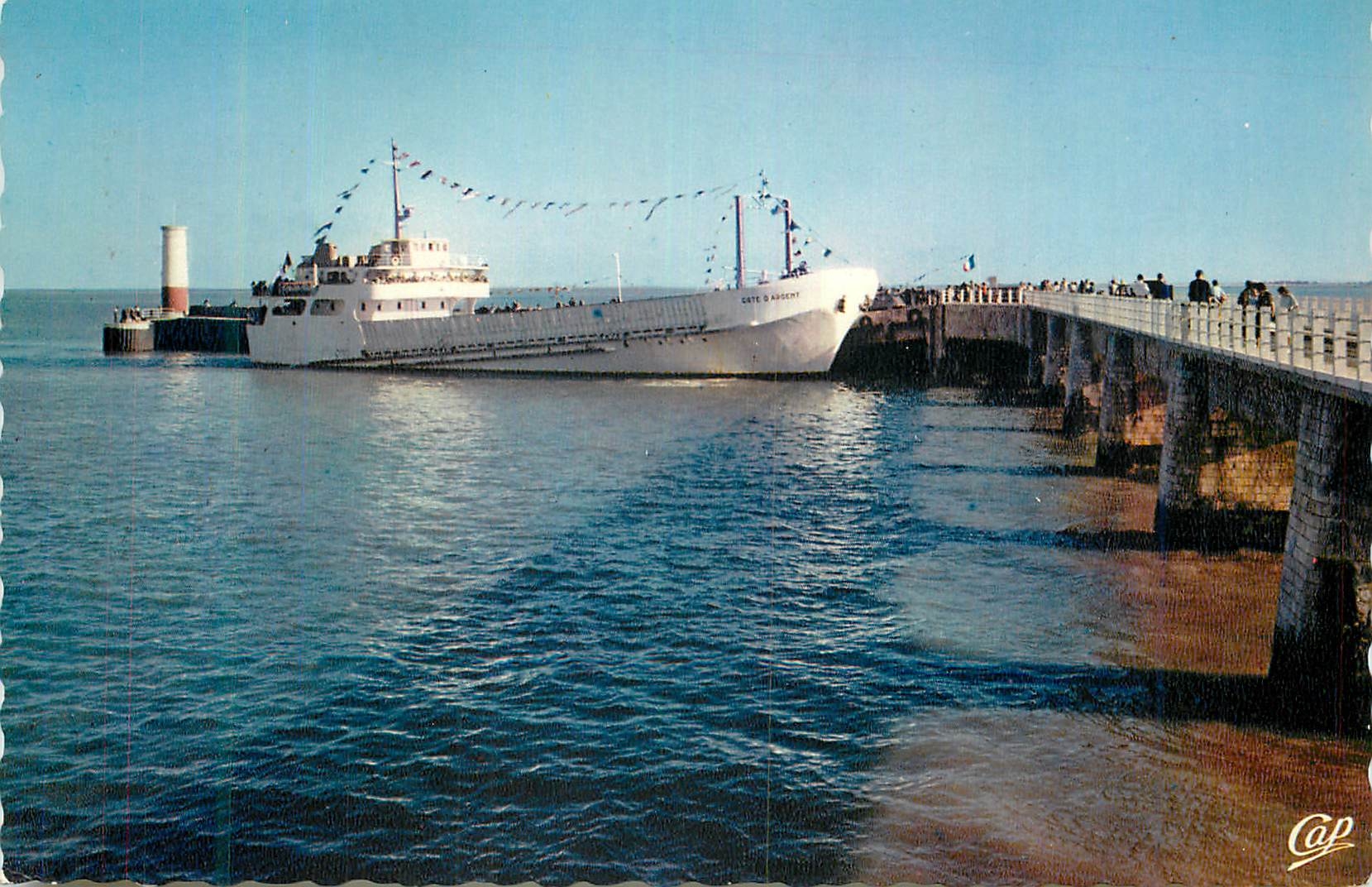 CPM Royan La Cote d Argent a la Jetee Bateau