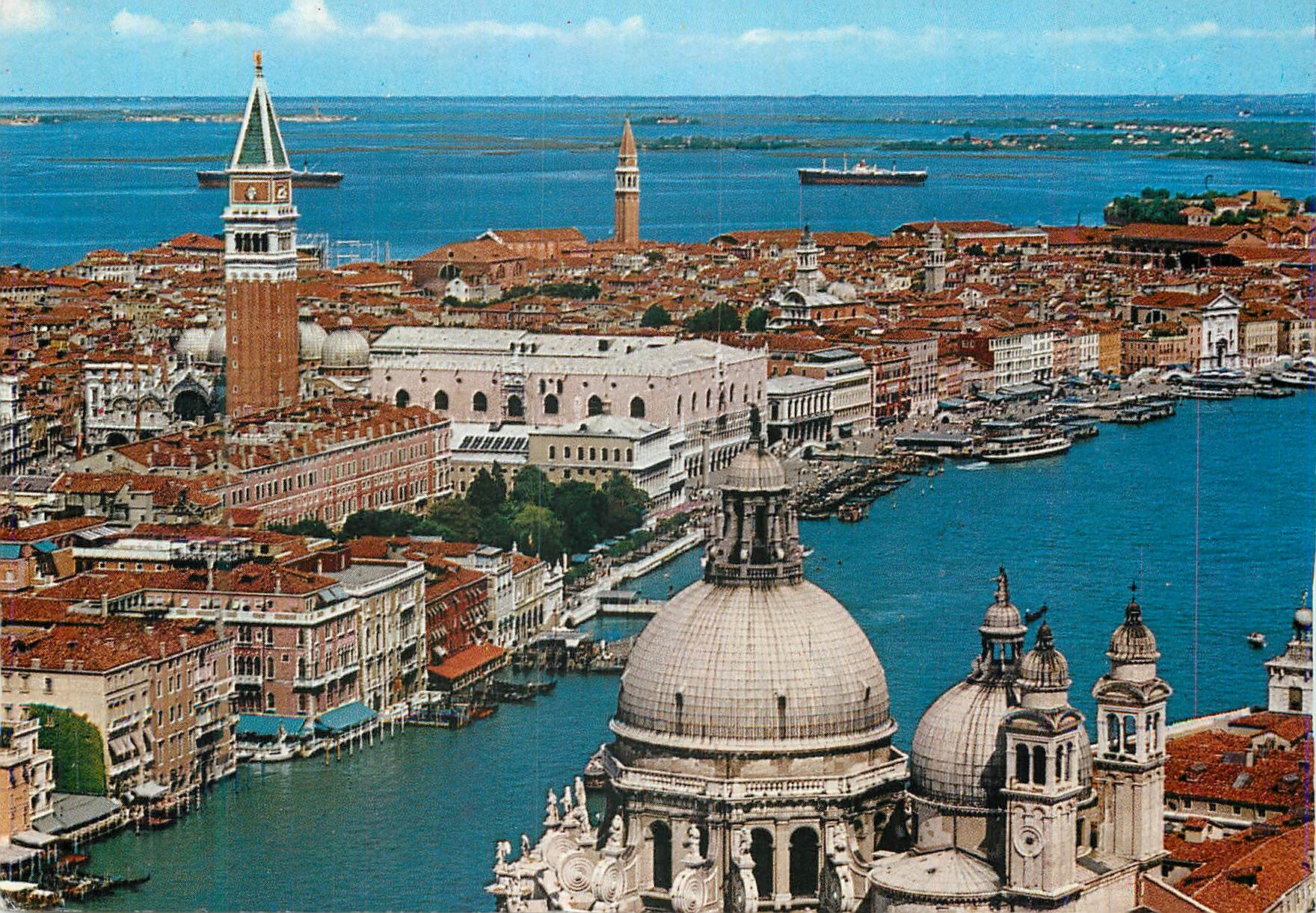 CPM Venezia Vue aerienne du Bassin de St Marc 