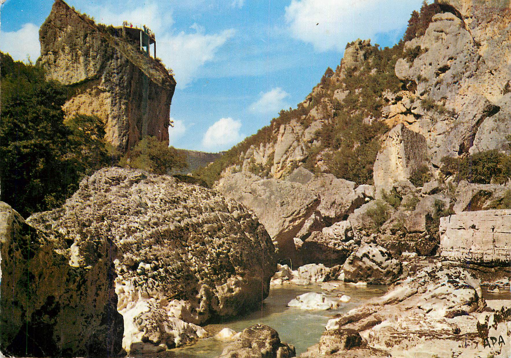 CPA En Parcourant les Gorges du Tarn Le Tarn au Chaos Domine par le Belvedere