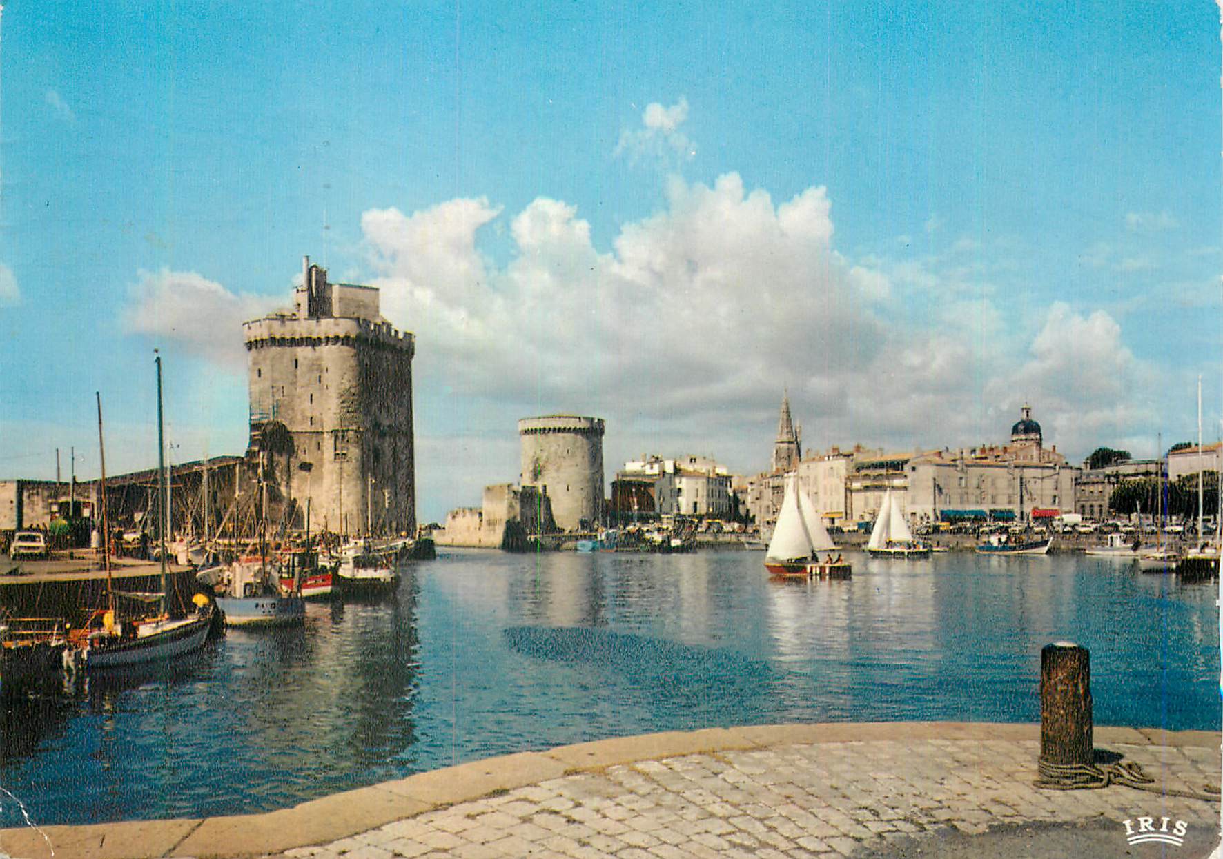 CPA la Rochelle (Charente Maritime) le Port la Tour Saint Nicolas (XVIe siecle) Bateaux