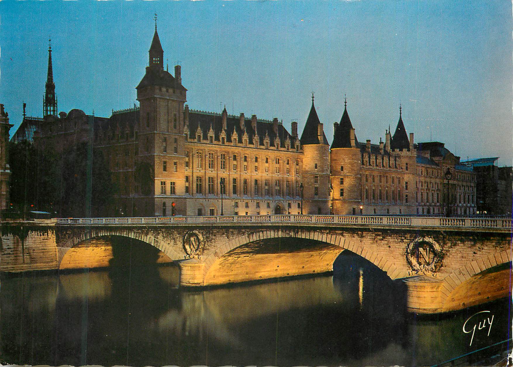 CPM Paris et Ses Mervielles La Conciergerie et le Pont au Change Illumines