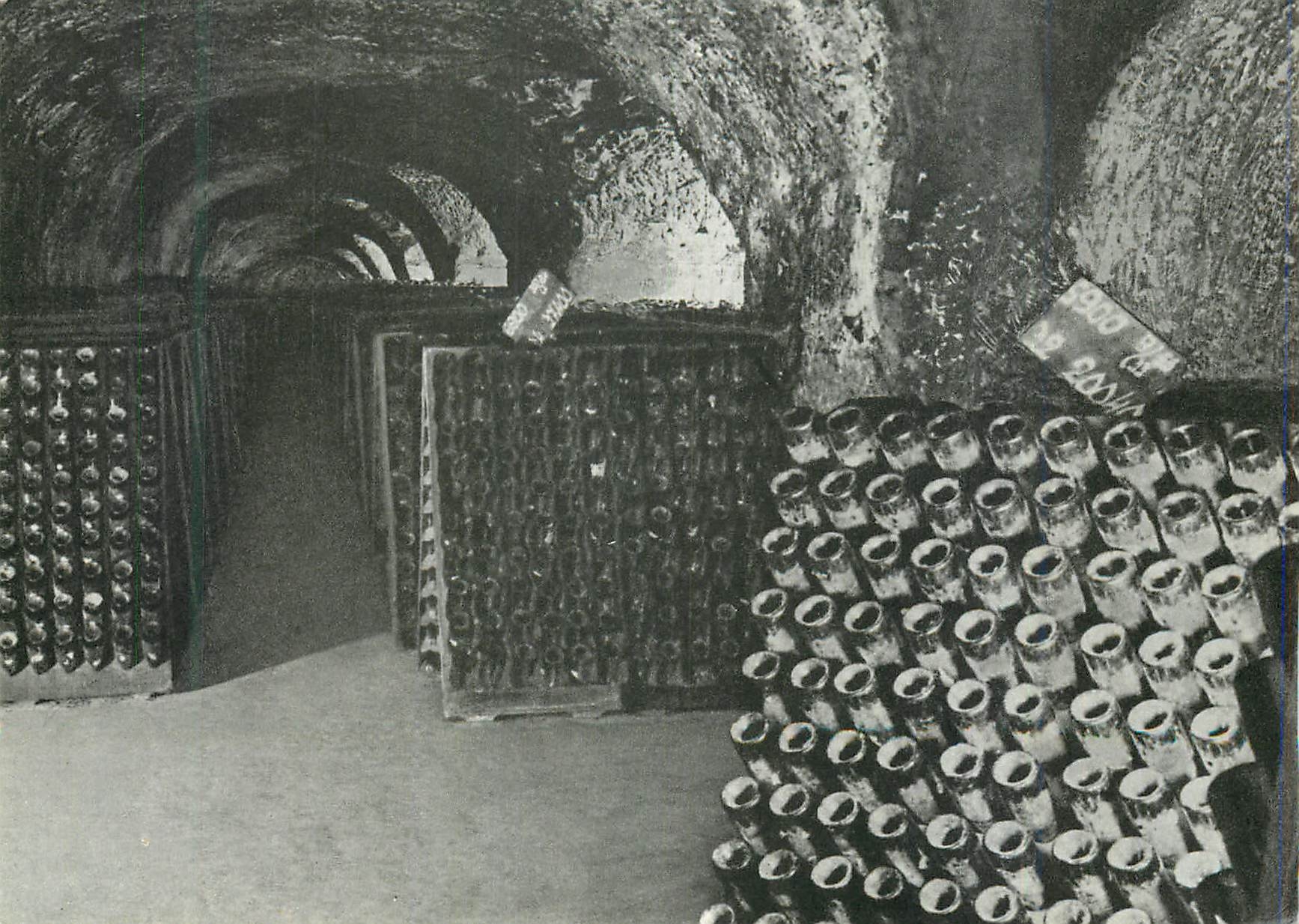 Galerie de vins sur pupitres — Moët & Chandon — Épernay