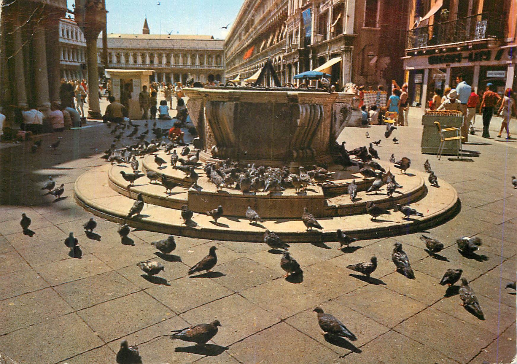 CPM Venezia Petit Place Pio X et Puits