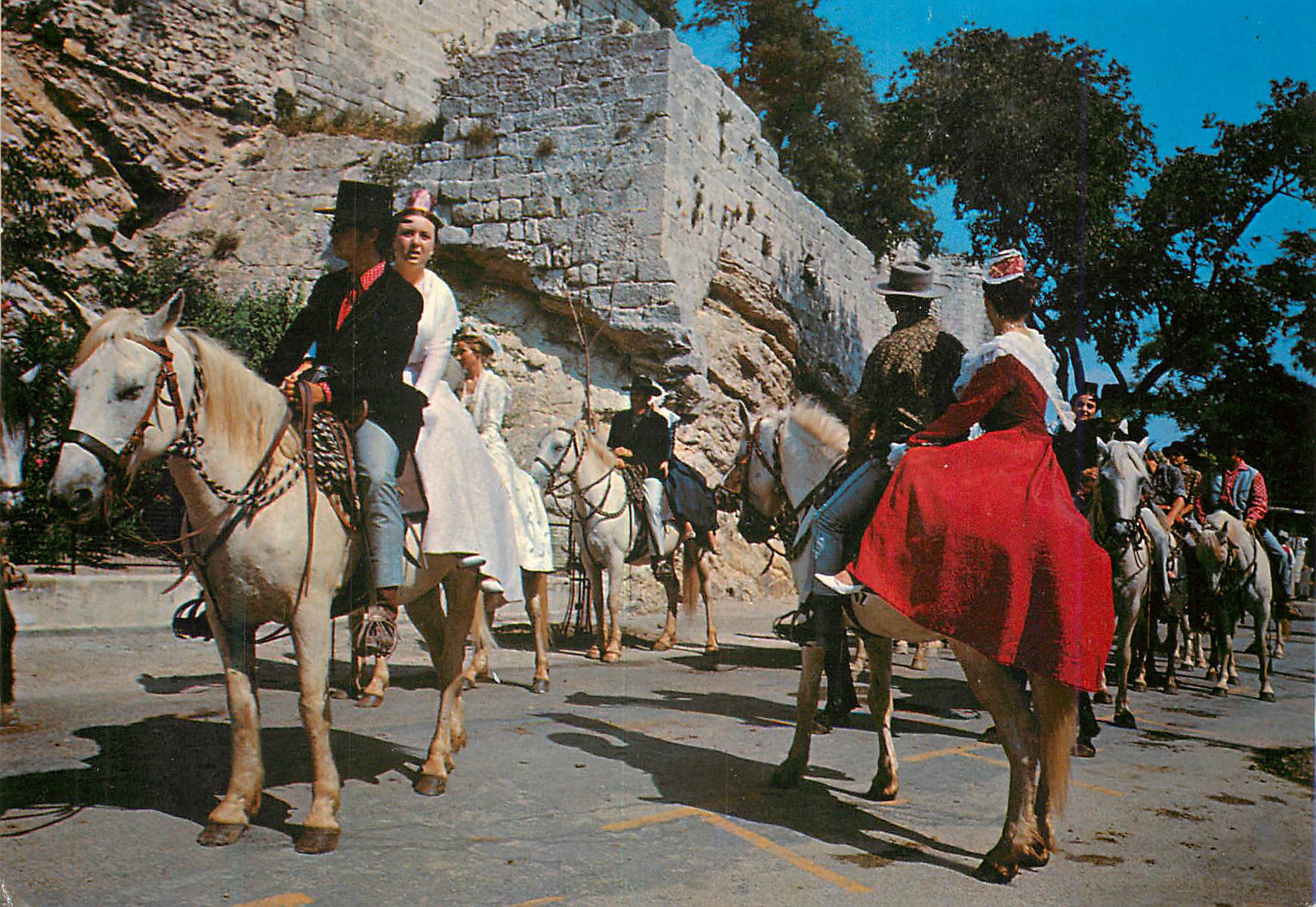 CPM Les Belles Images de Provence Fete Provencale