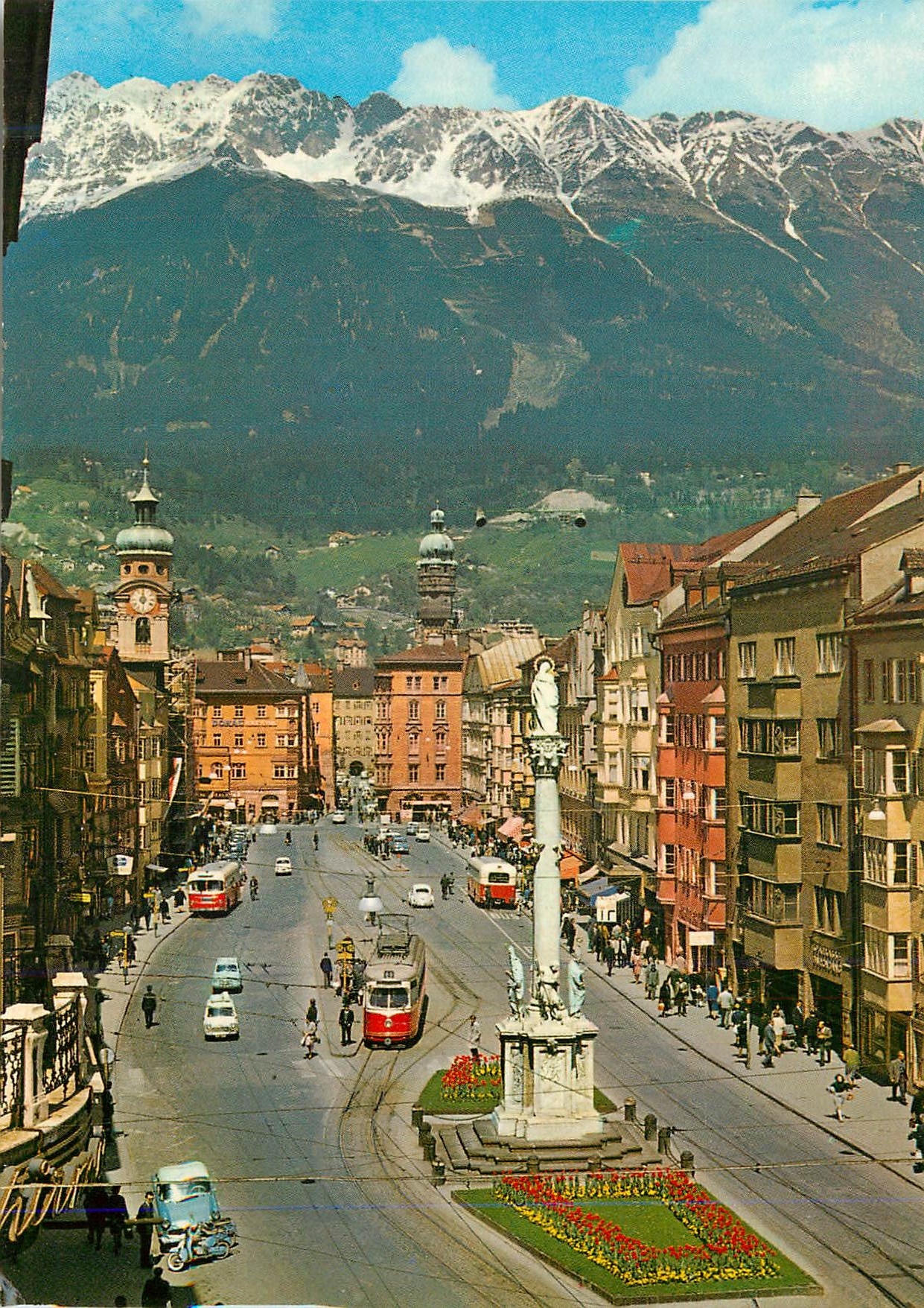 CPM Innsbruck Rue Marie Therese avec Seegrube et Hafelekar 2334m