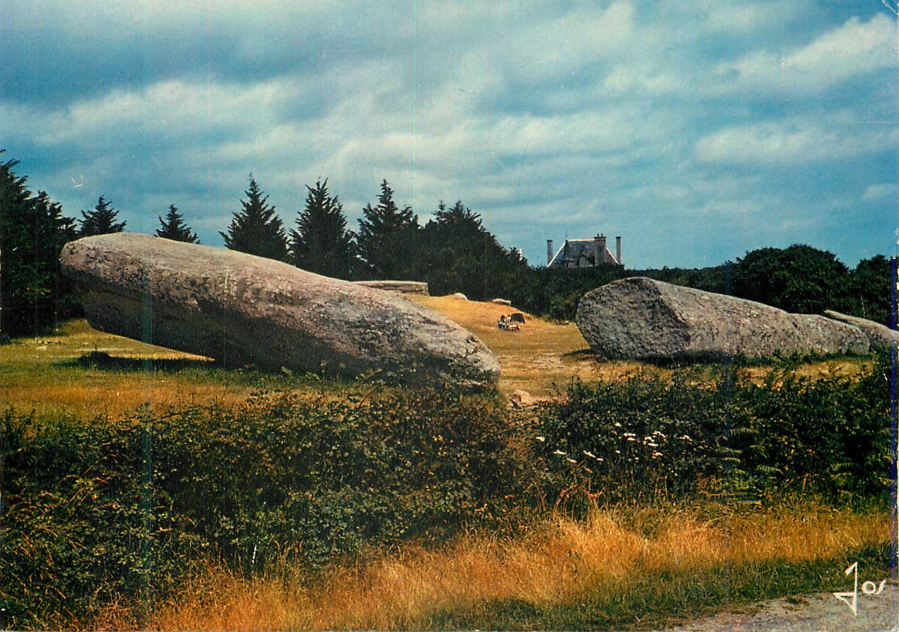 CPM La Bretagne en Couleurs Locmariaquer Le Menhir Brise en 5 Morceaux