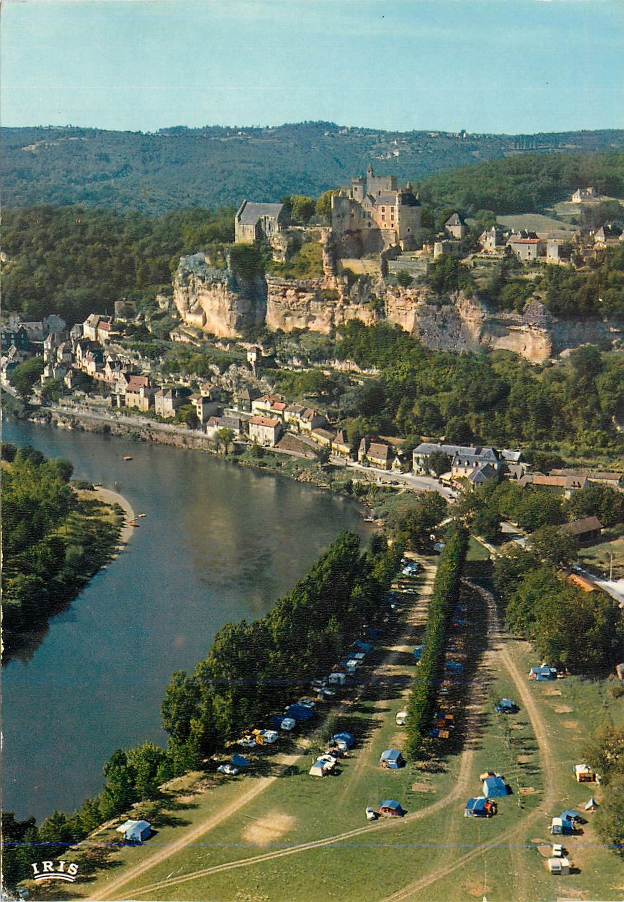 CPM Chateau en Perigord Vallee de la Dordogne Site et Chateau de Beynac XIIIe Siecle