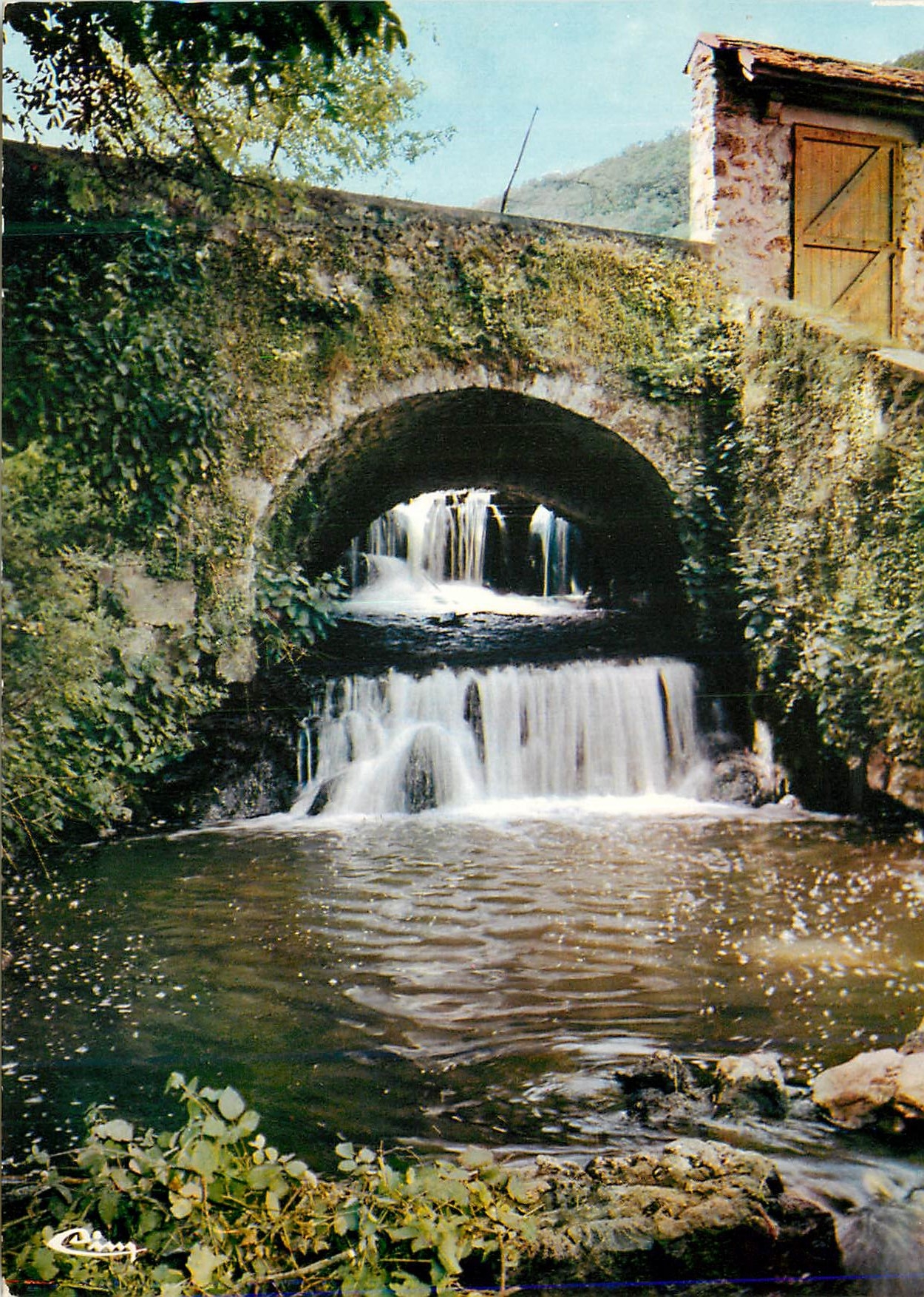 CPM Dans la Vallee de Chevreuse Vaux de Cernay (Yvelines 78) La Cascade