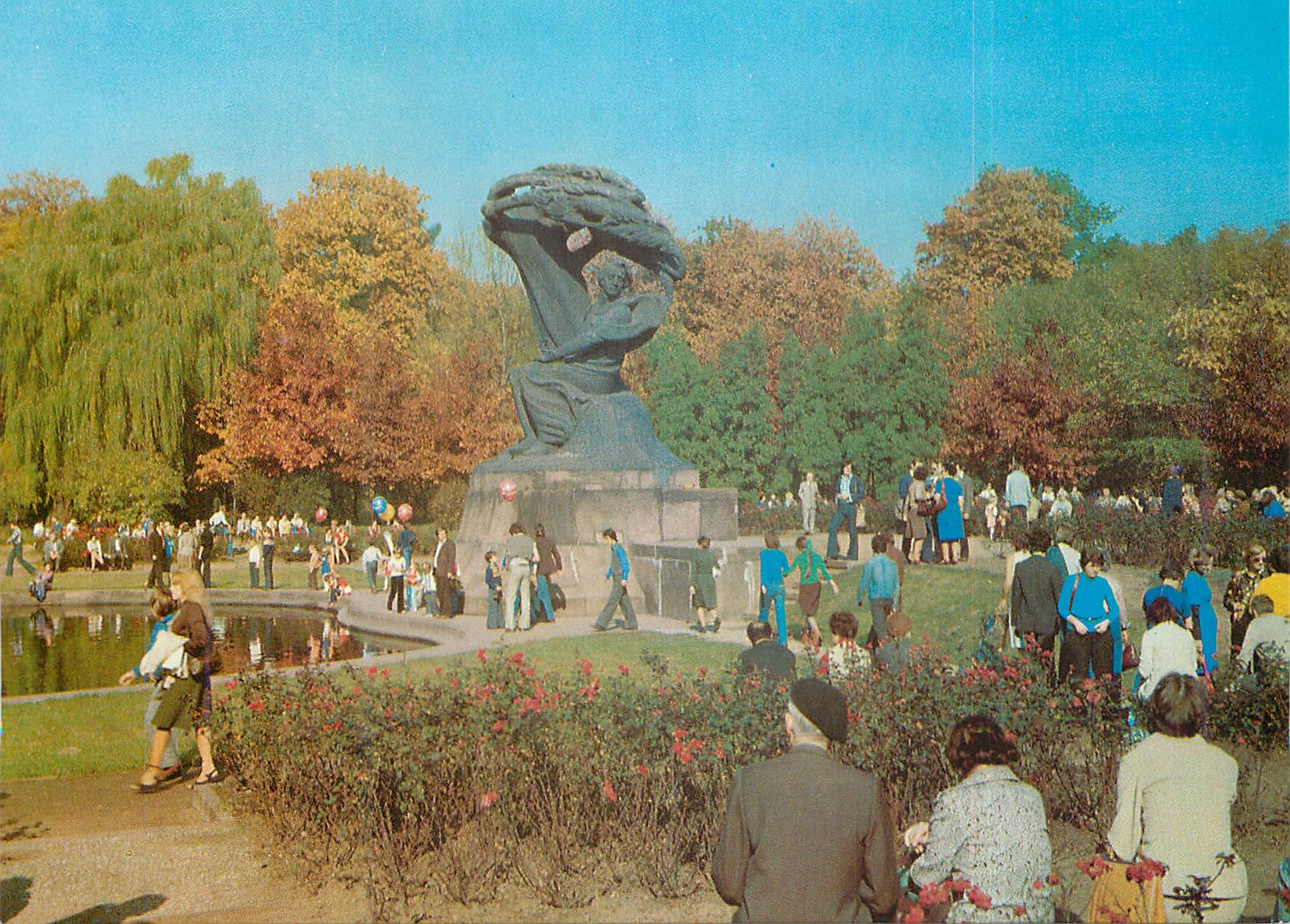 CPM Warszawa Pomnik Fryderyka Chopina w Parku Tazienkowskim