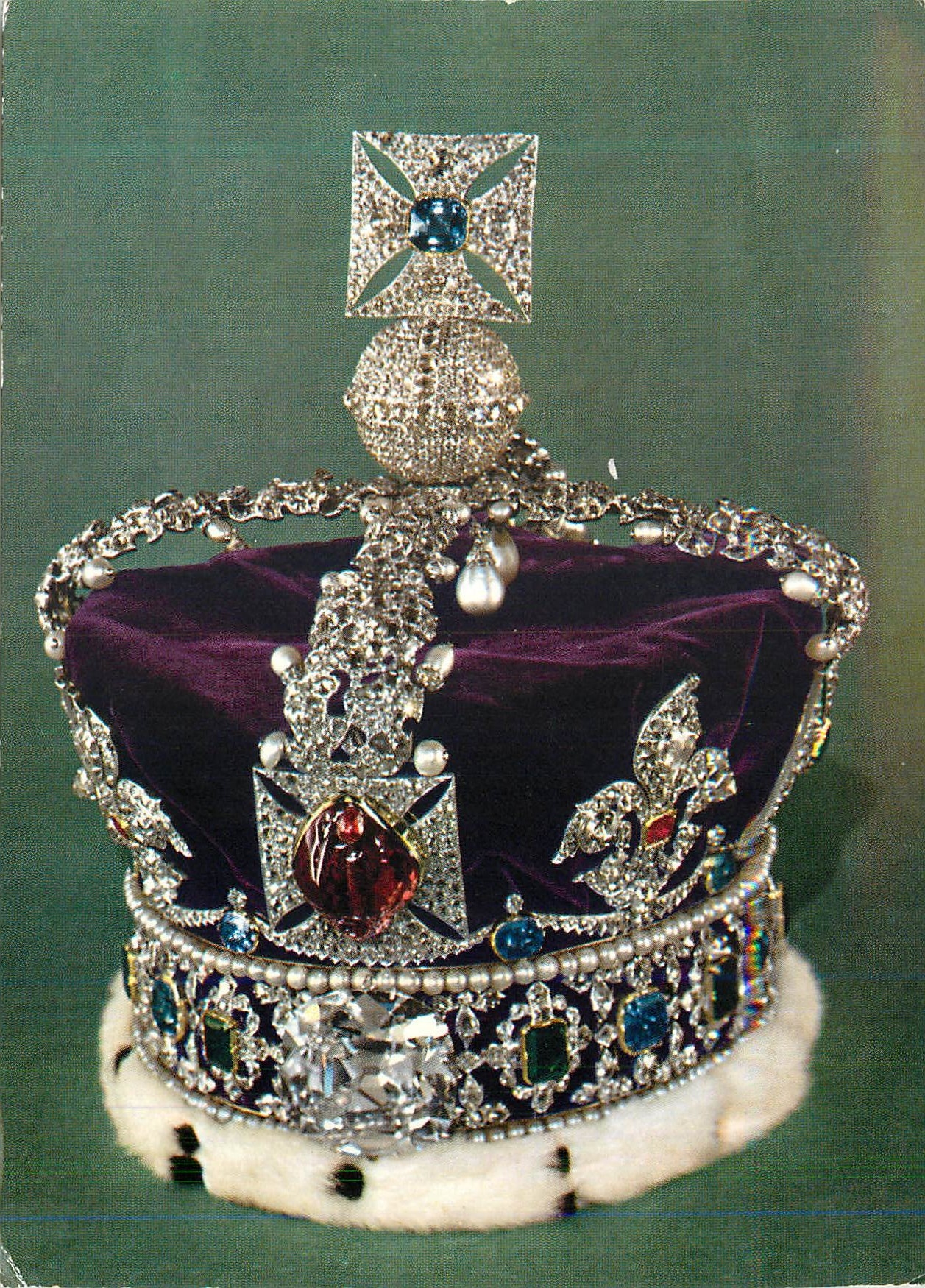 CPM Couronne Imperiale Faite pour la Reine Victoria en 1838 et Remontee avec une Monture Identique pour le Roi George VI