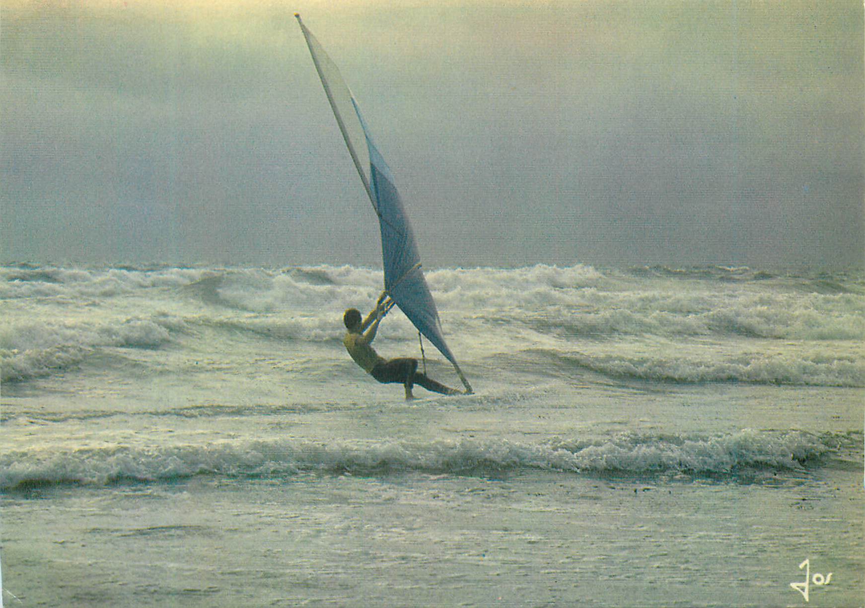 CPM La Bretagne en Couleurs Bout aux Vagues Planche a voile
