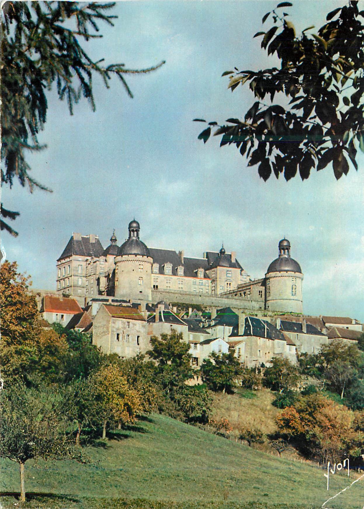 CPM Hautefort (Dordogne) Le Chateau (XVI XVIIe Siecles)