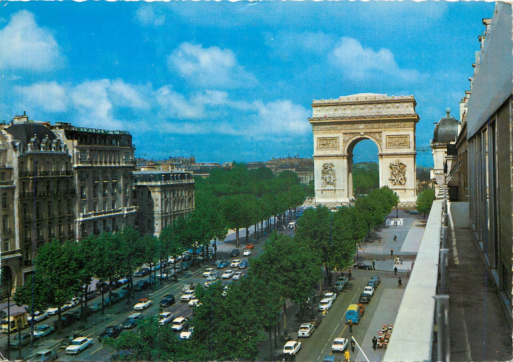 CPM Paris L'Arc de Triomphe Avenue des Champs Elysees