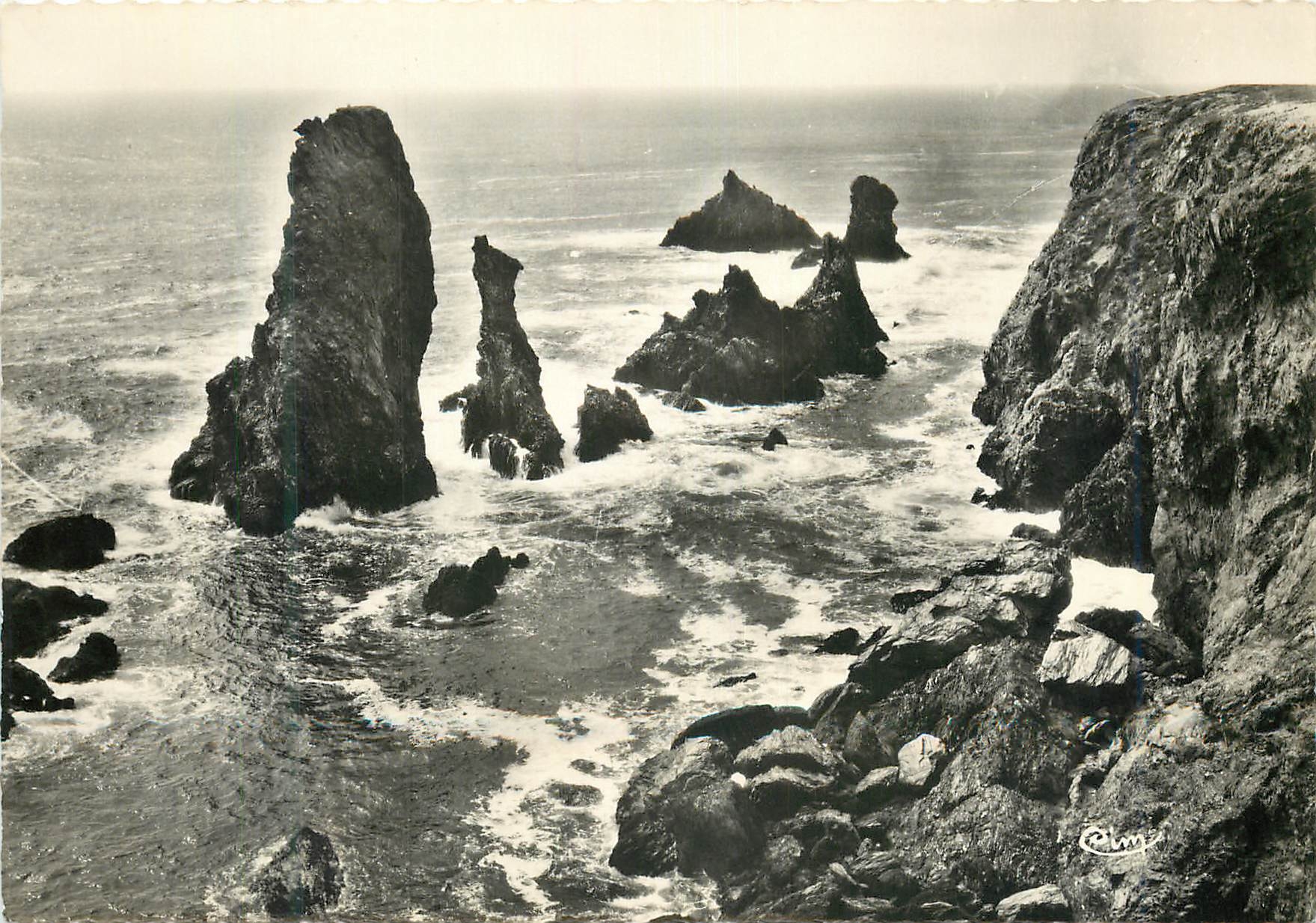 Belle-Île-en-Mer — Aiguilles de Port-Coton — Combiér Imp. Macon