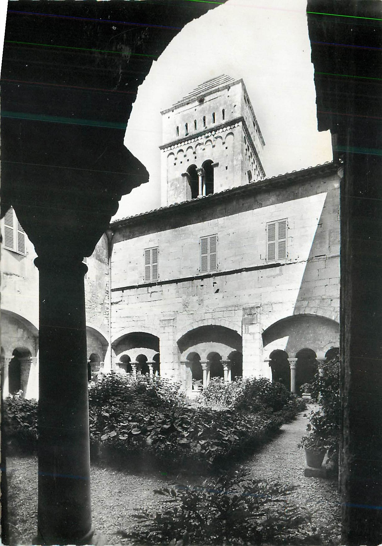 CPM Saint Remy de Provence (Bouches du Rhone) Le Cloitre Saint Paul de Mausole