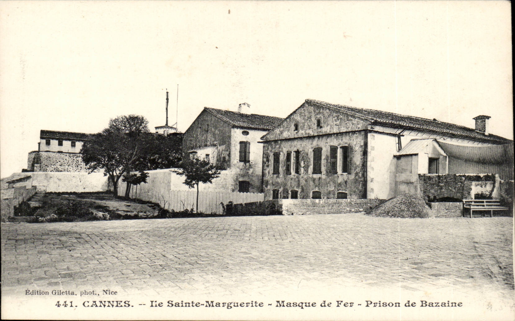 Cannes — Lie Sainte-Marguerite — Masque de Fer — Prison de Bazaine