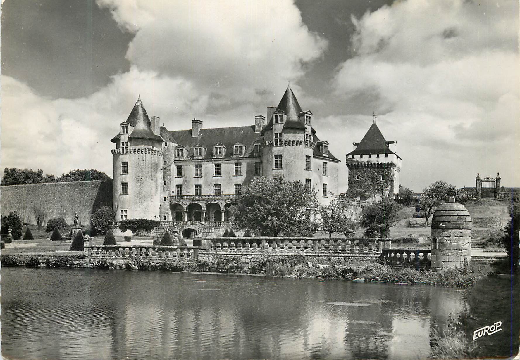 CPA Saint porchaire 156(ch mme) chateau de la roche courbon