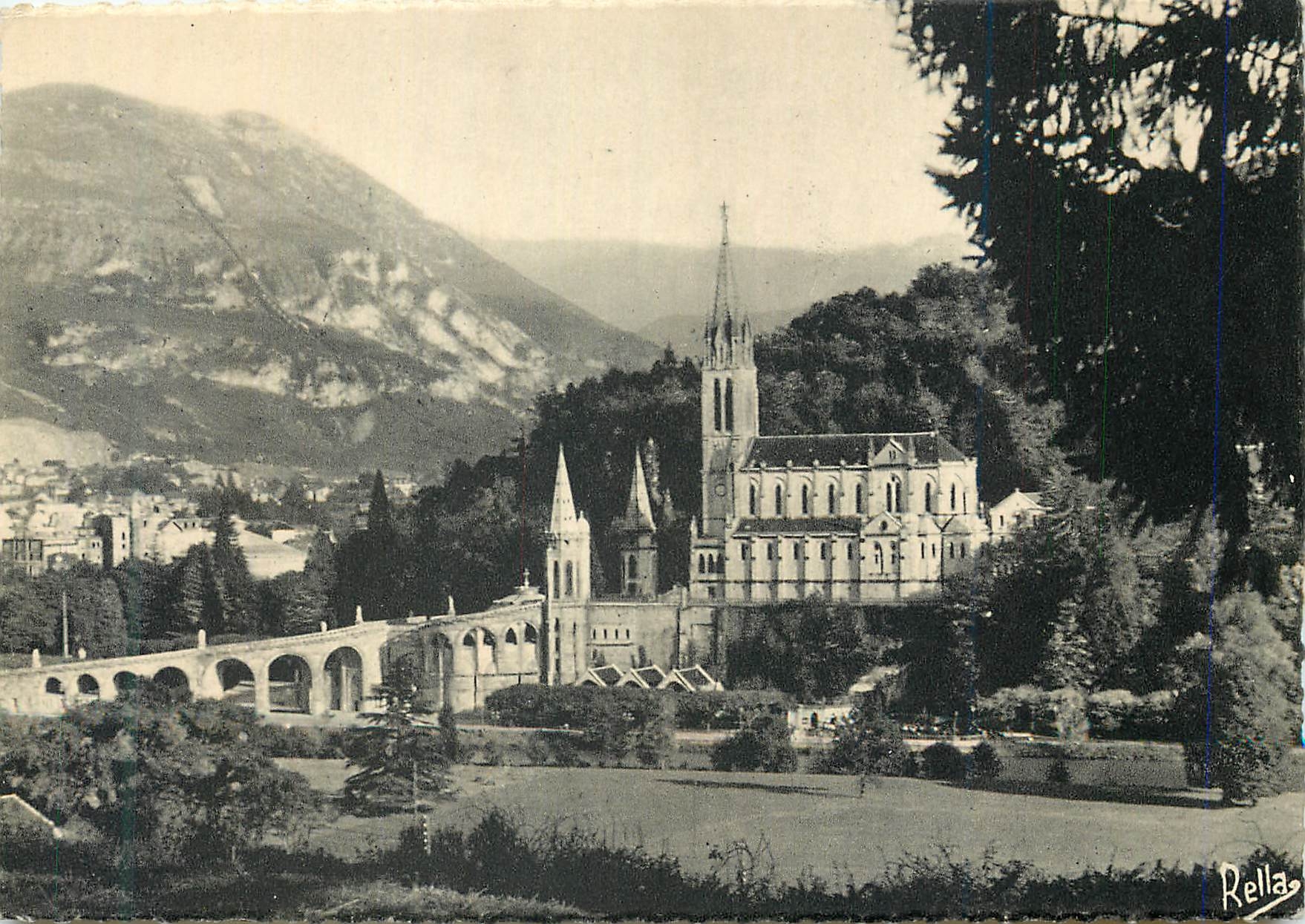 CPA Lourdes 1006 la basilique et le pic du jer