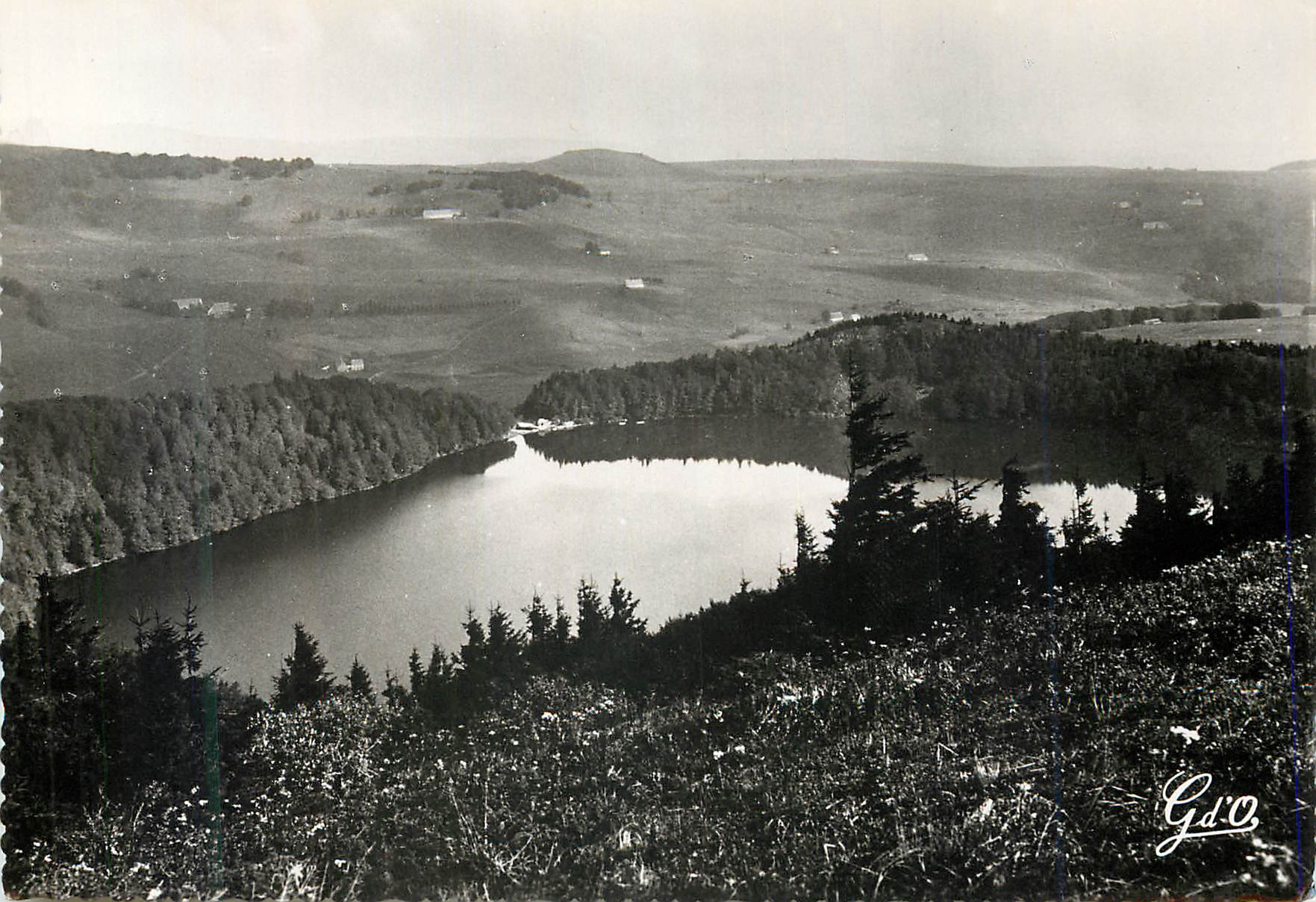 Le Lac Pavin — Ancien cratère volcanique — Édition G.d'O