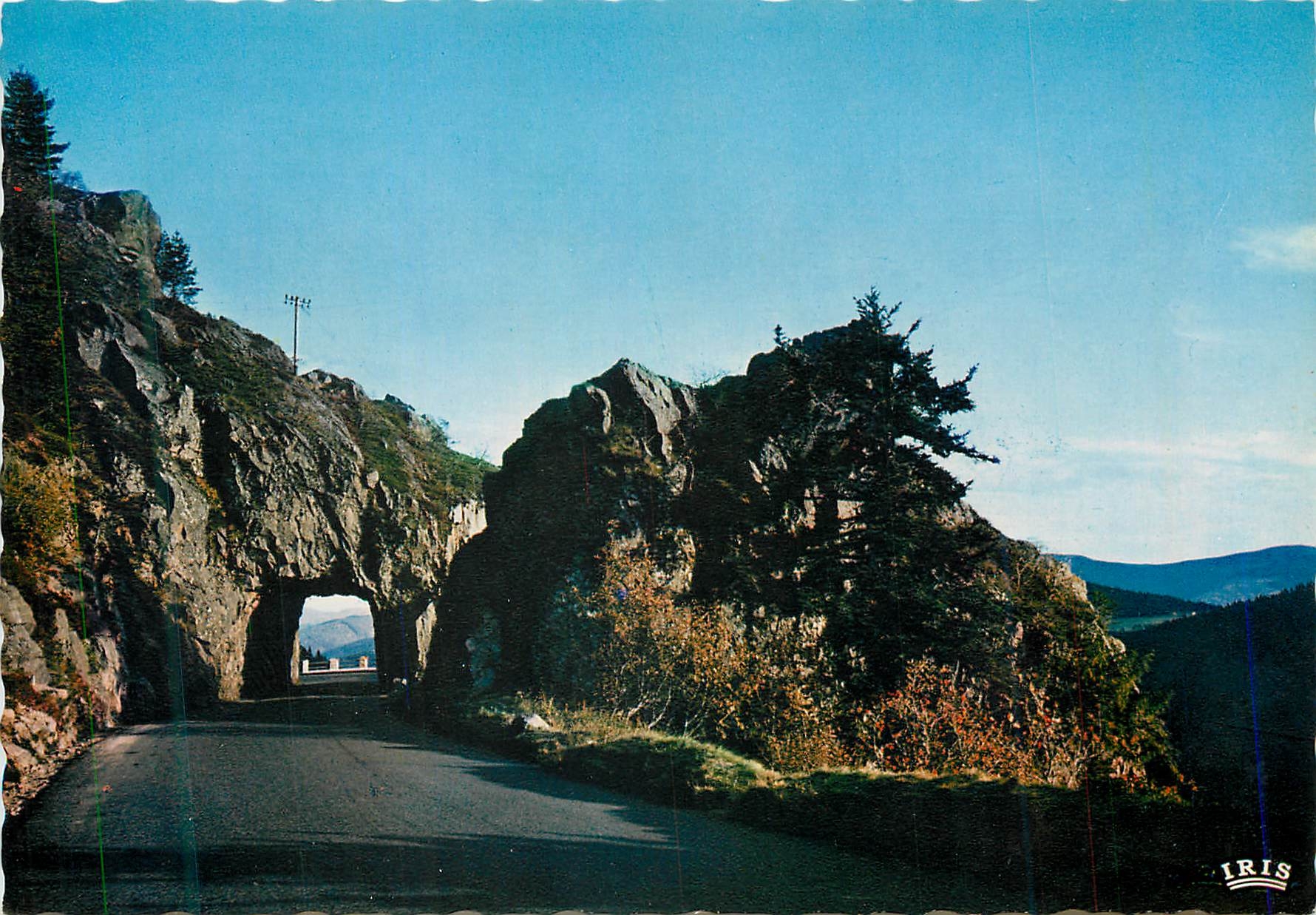 CPA Les vosges pittoresques 68 392 40 le tunnel de la schlucht