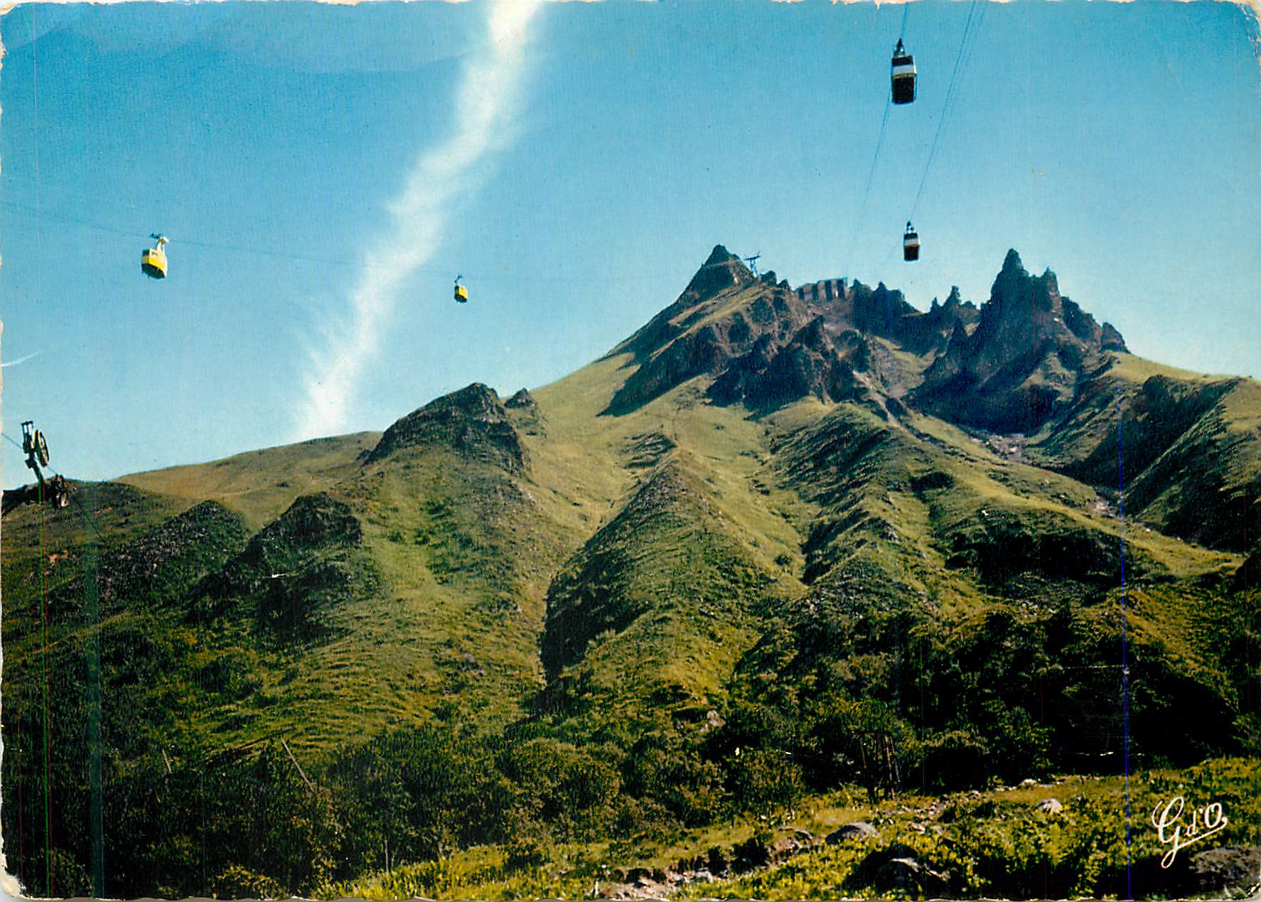 CPA L auvergne massif du mont dore sancy (puy de dome)