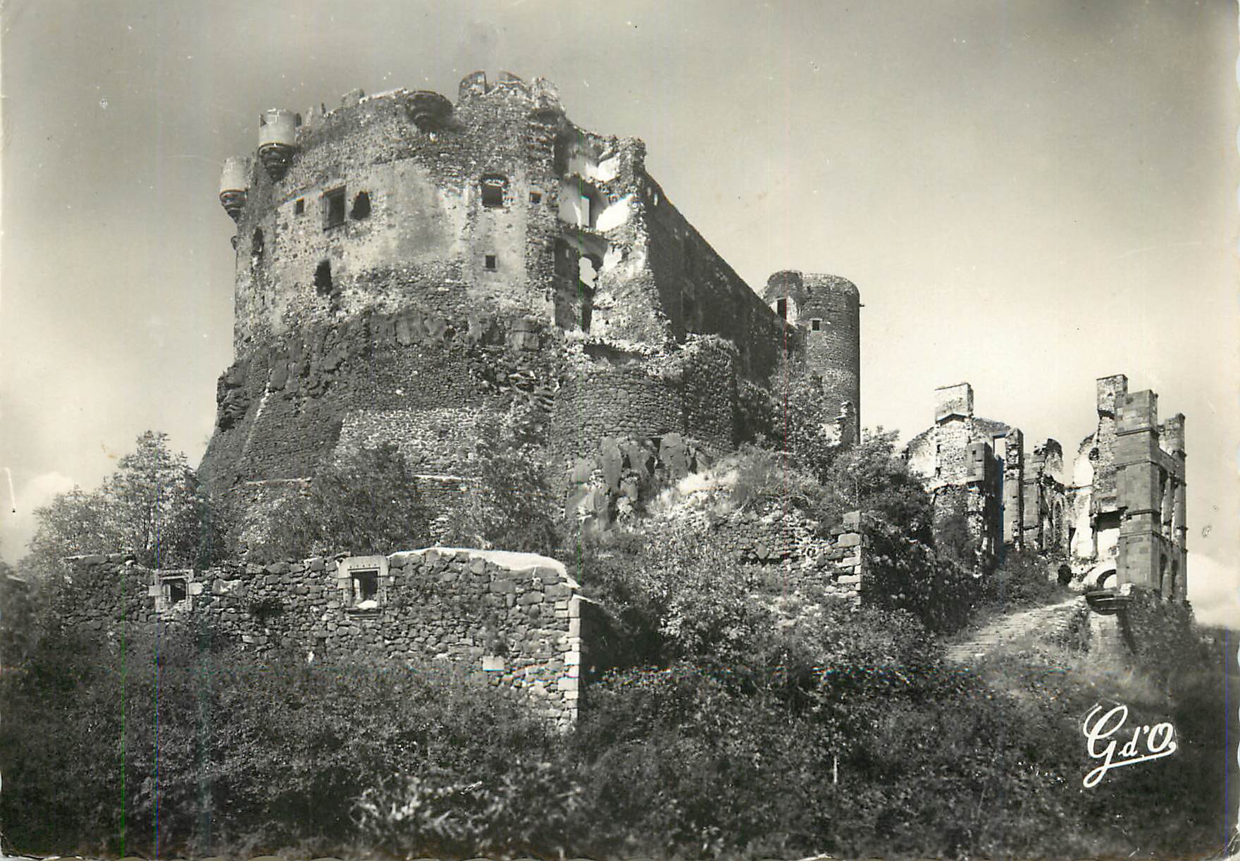 CPA Auvergne chateau de murol vue d ensemble meridionale