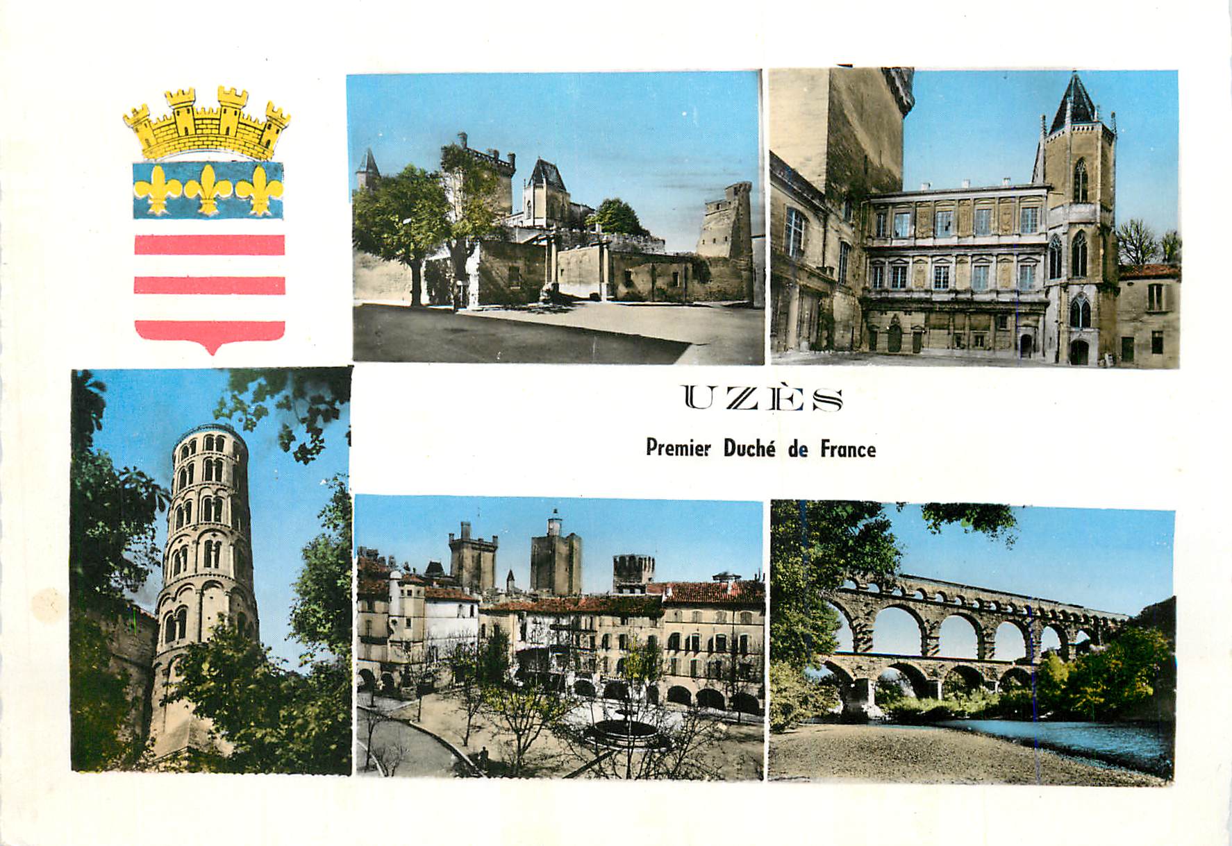 CPA Uzes (gard) 1256 l entree du duche et les tours l interieur du duche facade principale