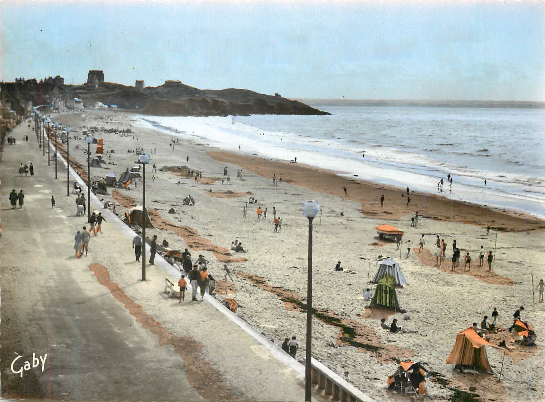 La Plage vers les murs blancs — LE VAL-ANDRE (C.-du-N.) — Éditions Gaby