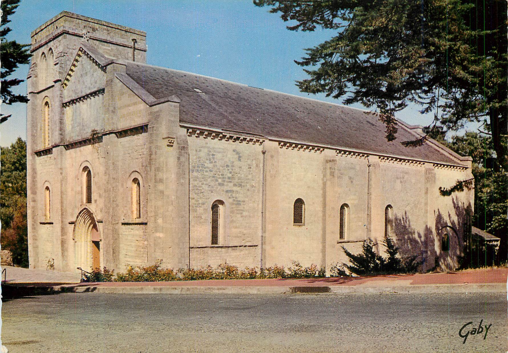 CPM En parcourant la cote d argent soulac (gironde) 35 l eglise (xi siecle)